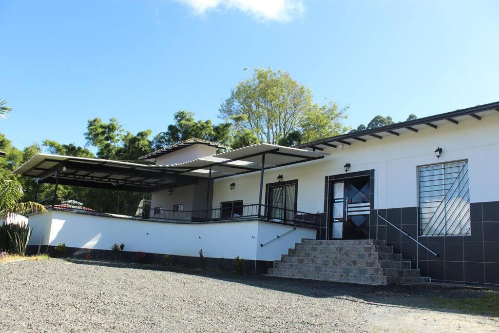 Villa Natalia Finca, 30 personas, jacuzzi 10 minutos de termales