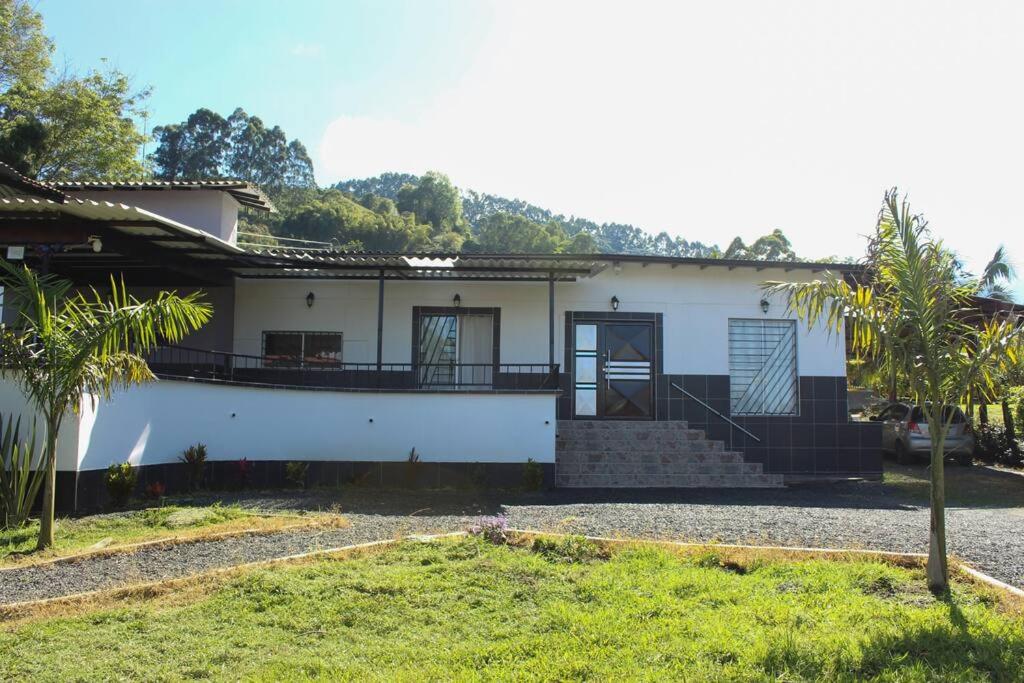 Villa Natalia Finca, 30 personas, jacuzzi 10 minutos de termales