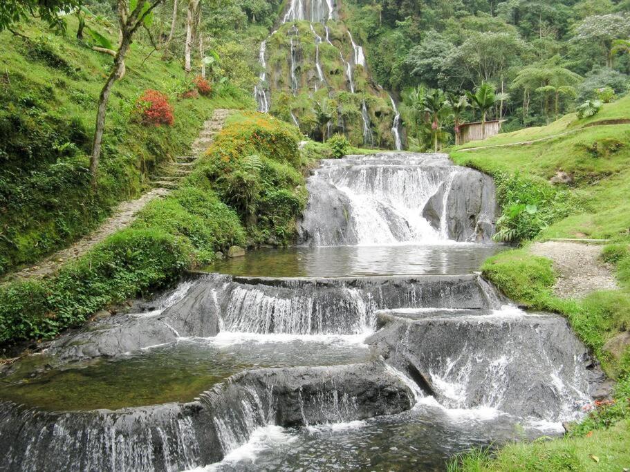 Villa Natalia Finca, 30 personas, jacuzzi 10 minutos de termales