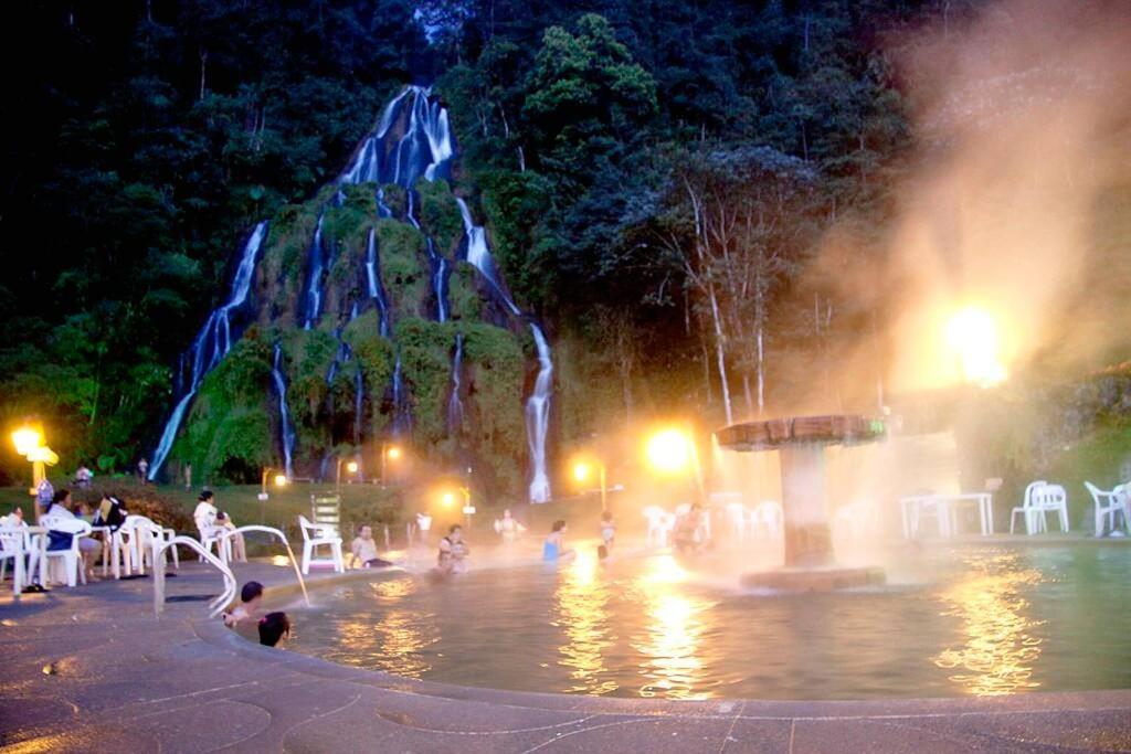 Villa Natalia Finca, 30 personas, jacuzzi 10 minutos de termales