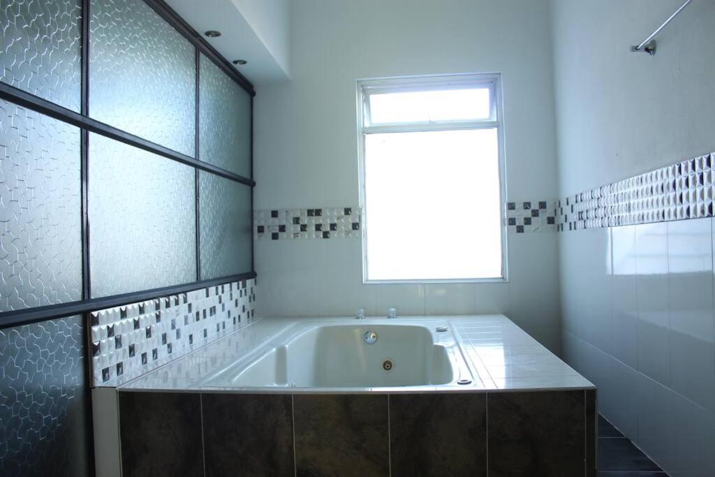 Villa Natalia Finca, 30 personas, jacuzzi 10 minutos de termales