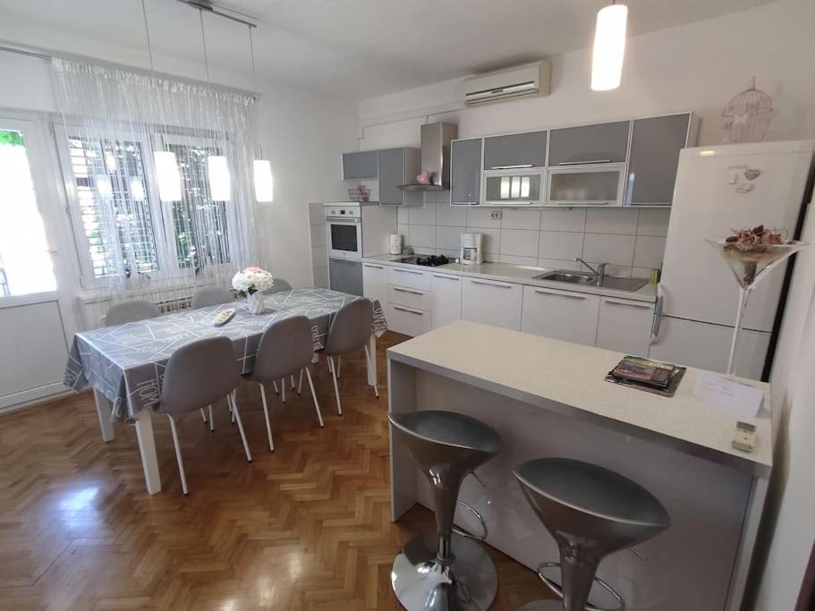 Apartman Toni, Gata