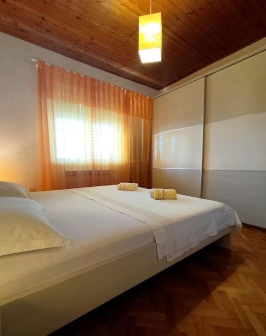 Apartman Toni, Gata