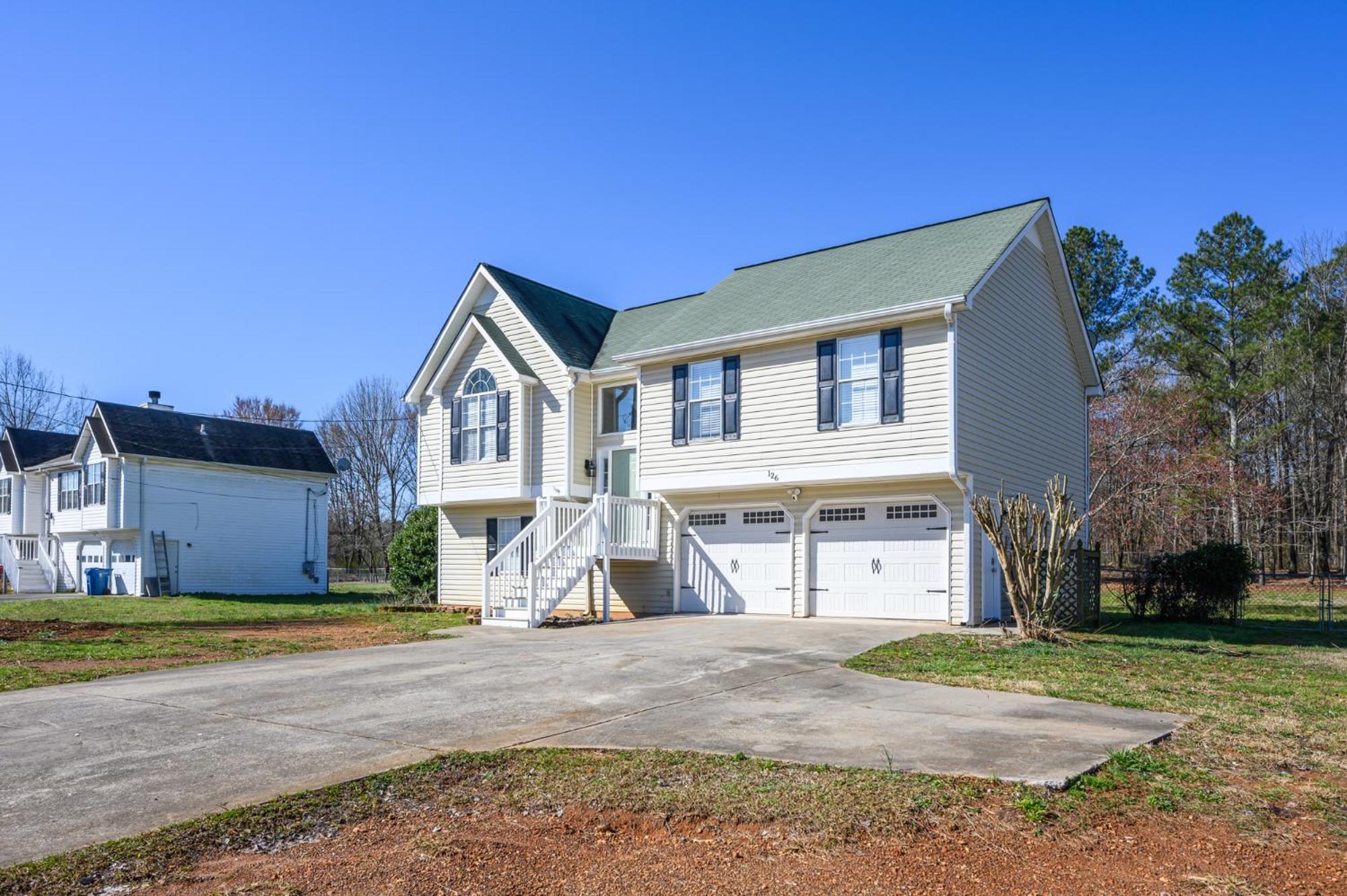 Plan A Trip To The Lake In This Open Air Cozy Home view 3