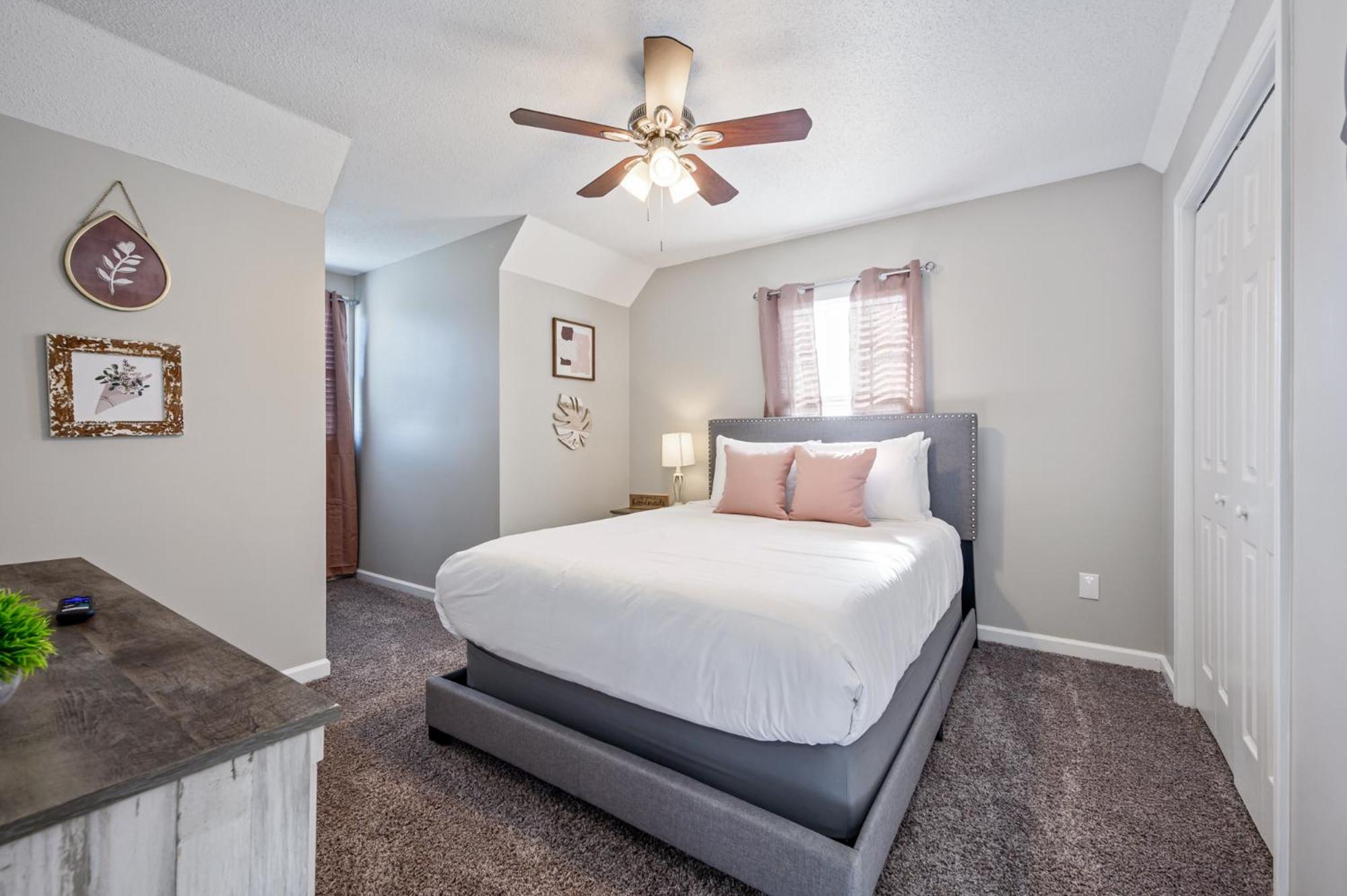 Embrace The Outdoors In This Modern Rydal Setting view 5
