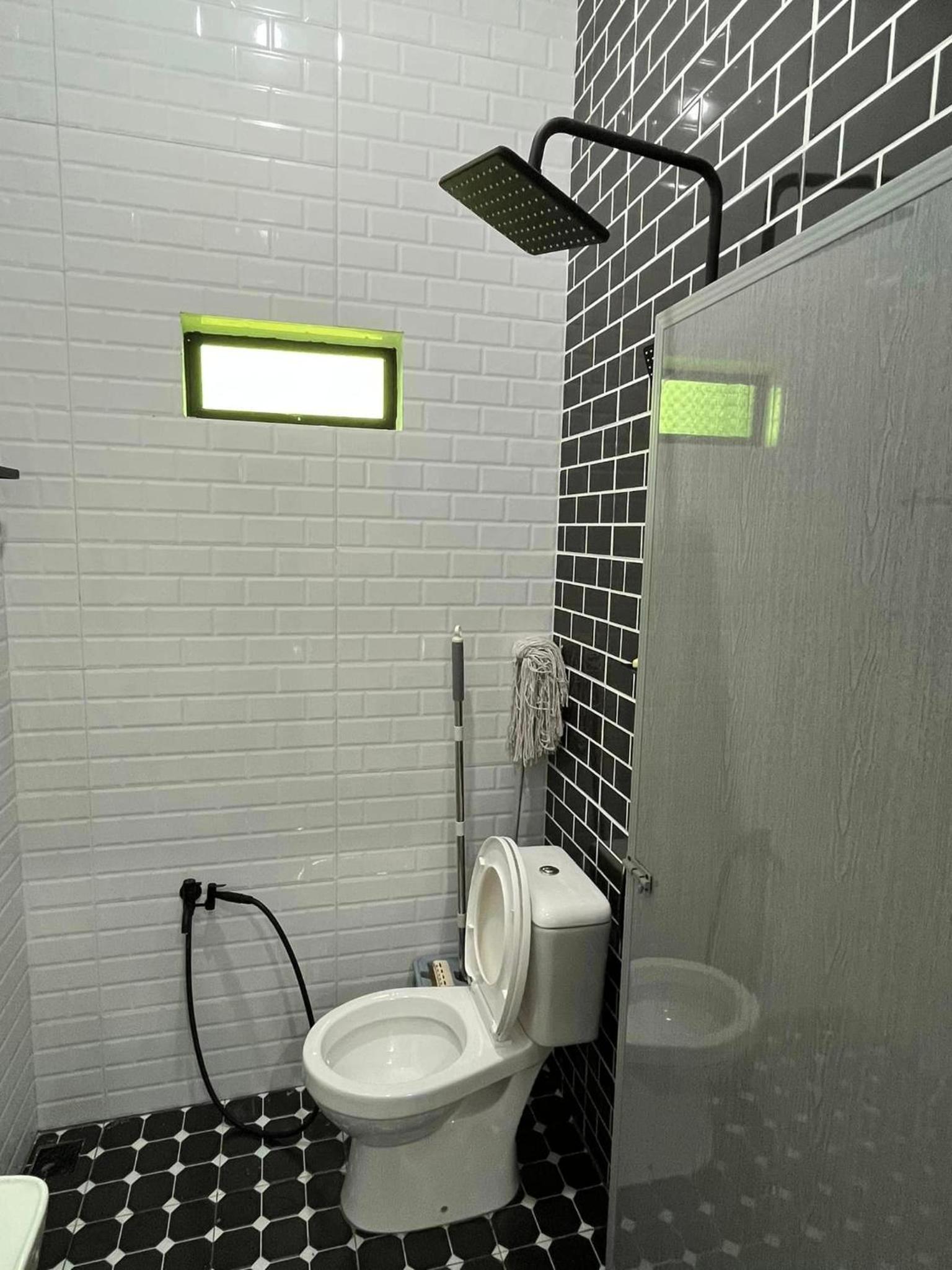 Rumah Armand Private Pool 5 bilik Pengkalan Balak Tg Bidara Masjid Tanah Melaka