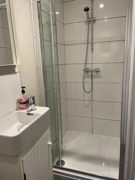 City Center House, Cardiff, parking permit and garden view 4