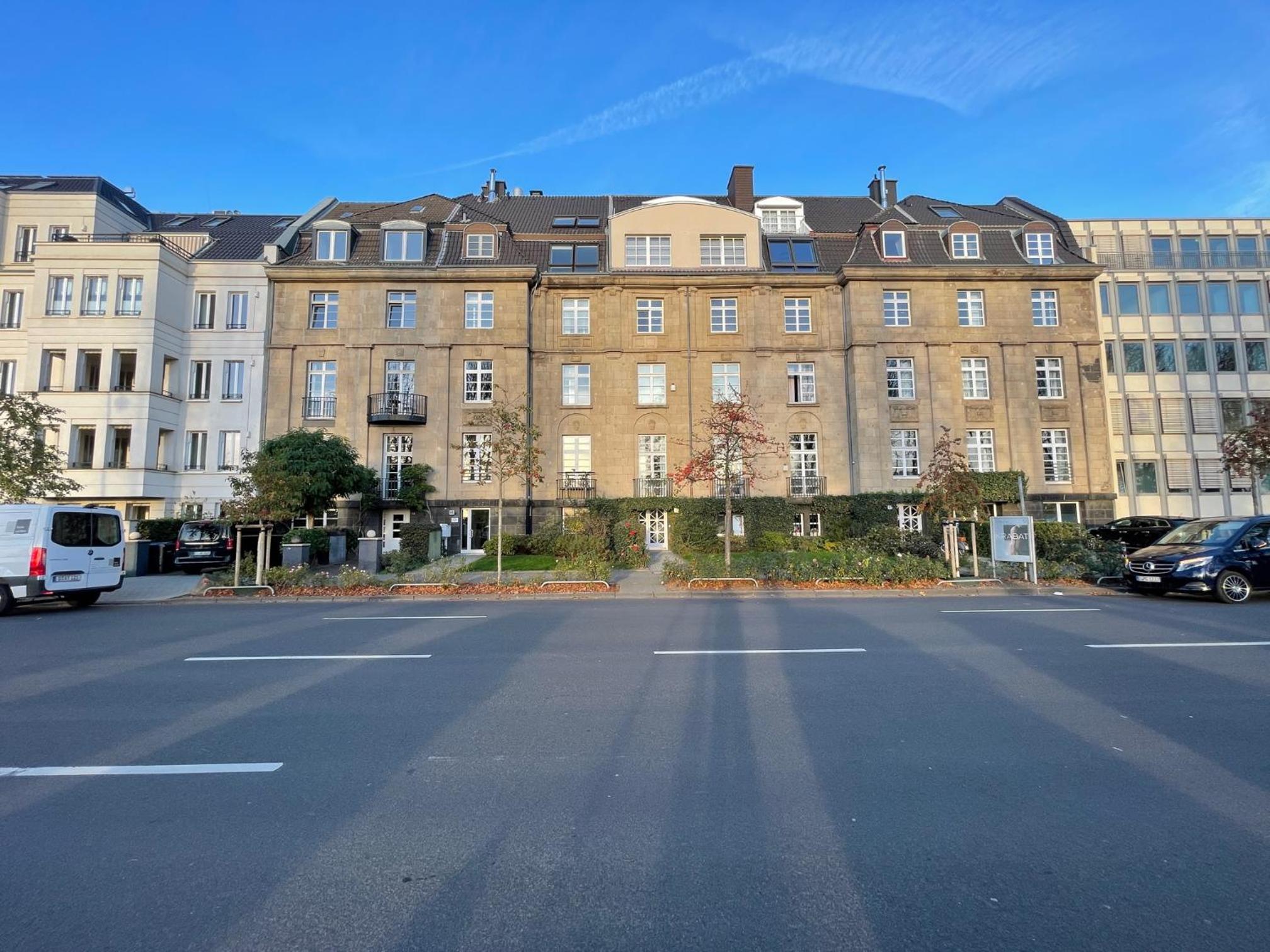 Exklusive Wohnung 104 m2 direkt am Rhein 1 km von der Messe