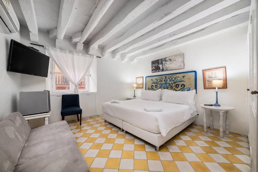 Amazing Colonial Mansion Old City Cartagena