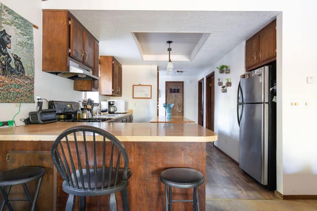 Hot Tub, Fire Pit & Pet Friendly Lazy Bear Lodge view 4