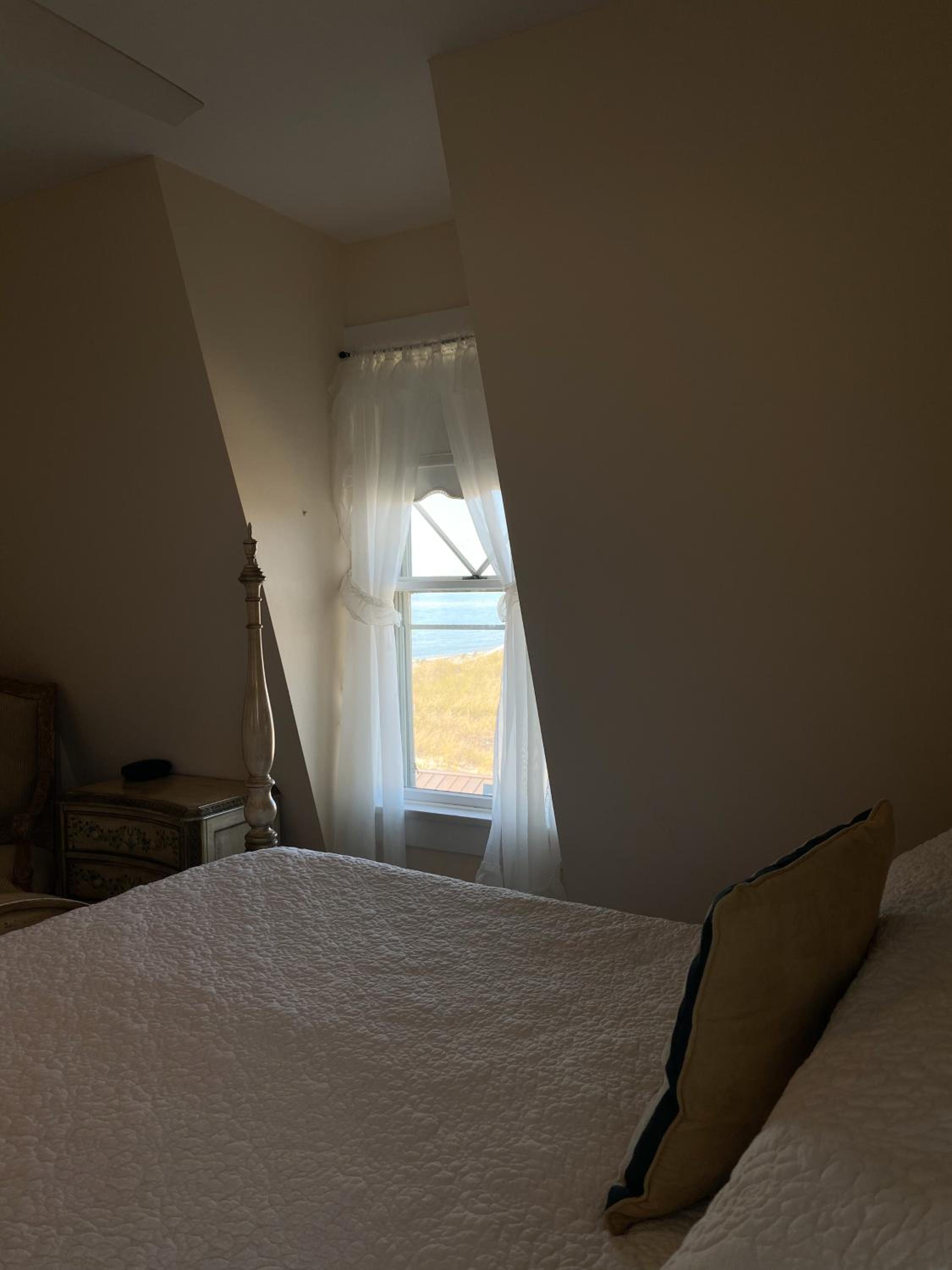 By The Sea Guests Bed & Breakfast and Suites