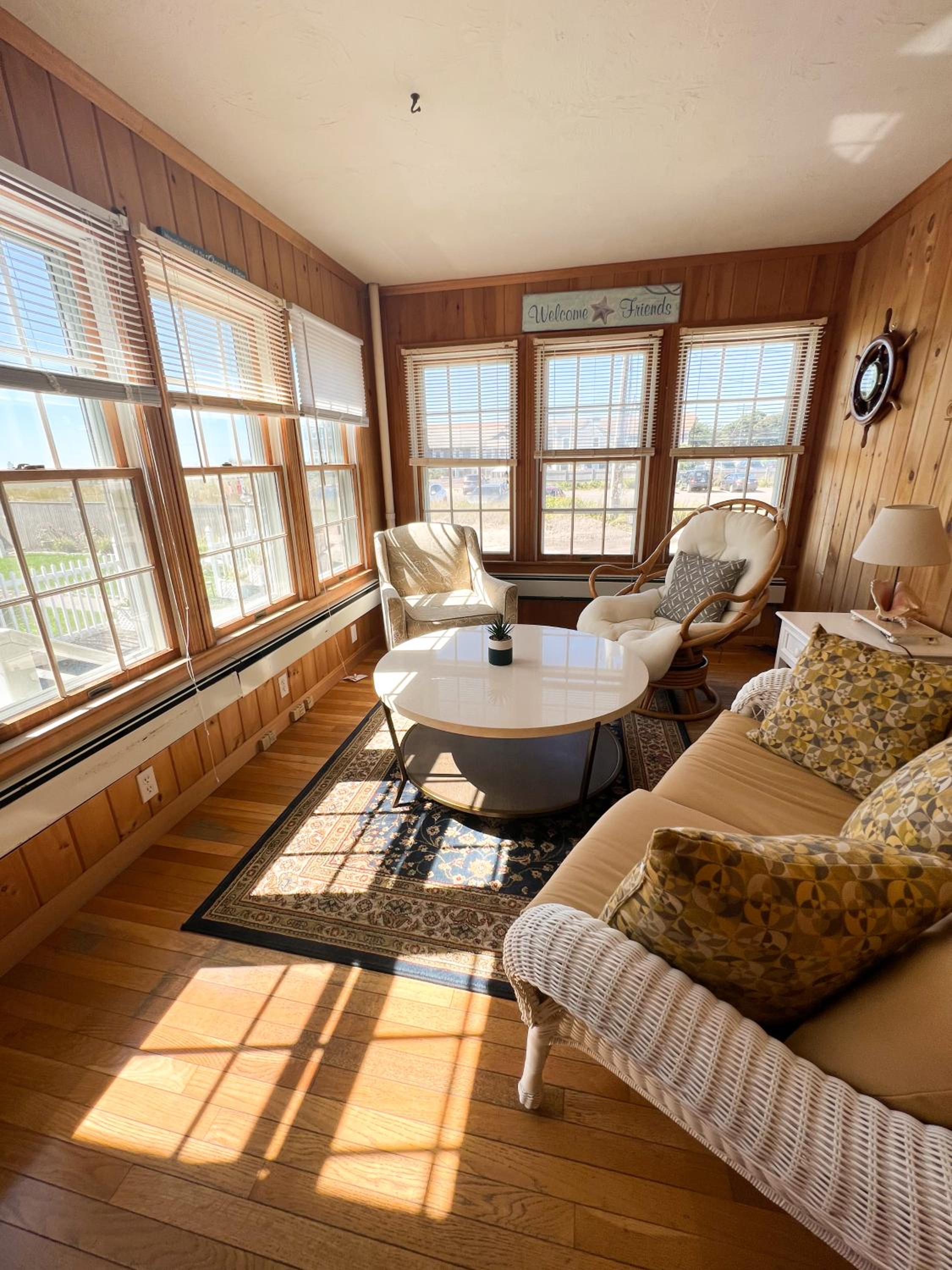 By The Sea Guests Bed & Breakfast and Suites