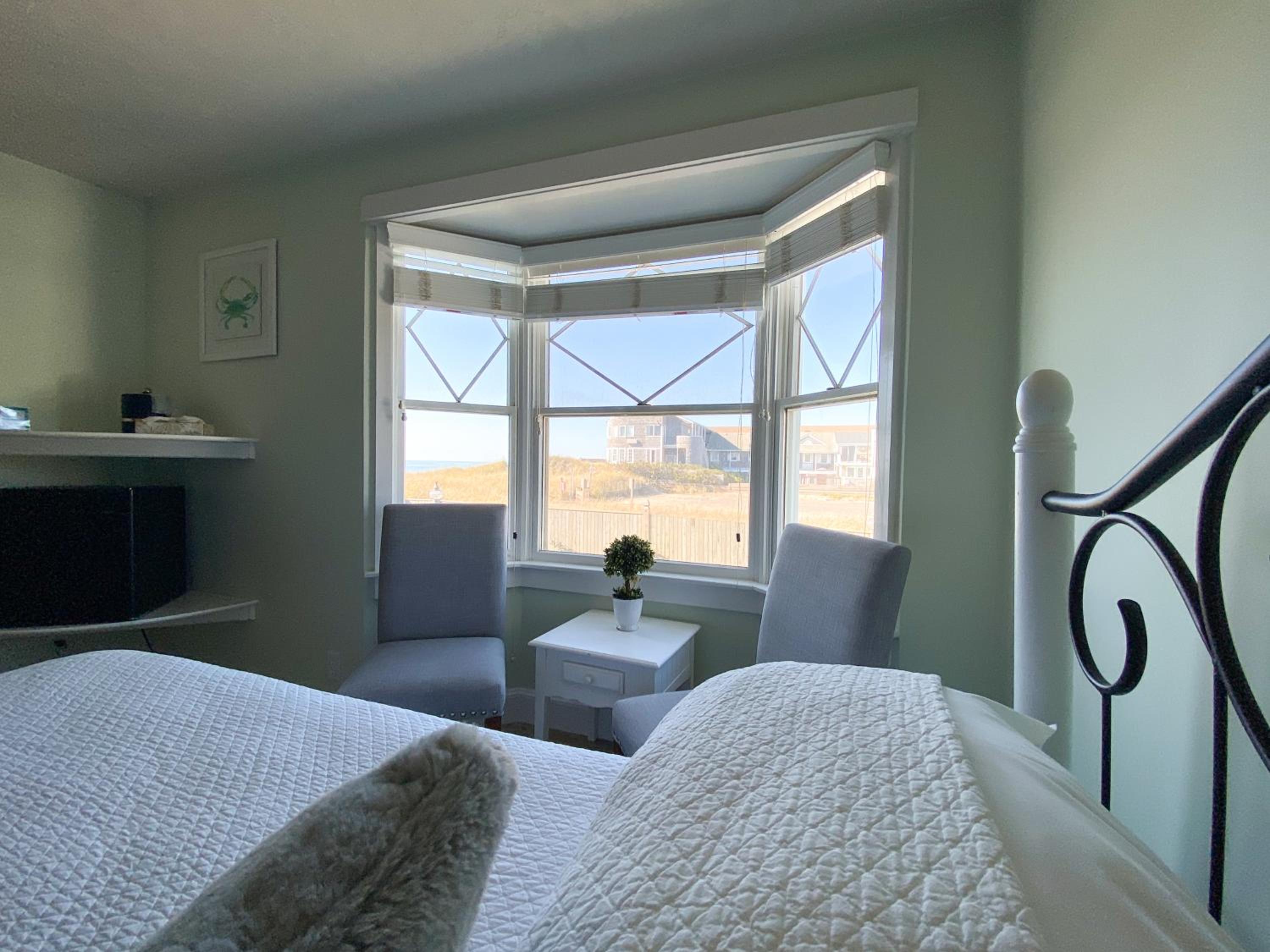 By The Sea Guests Bed & Breakfast and Suites