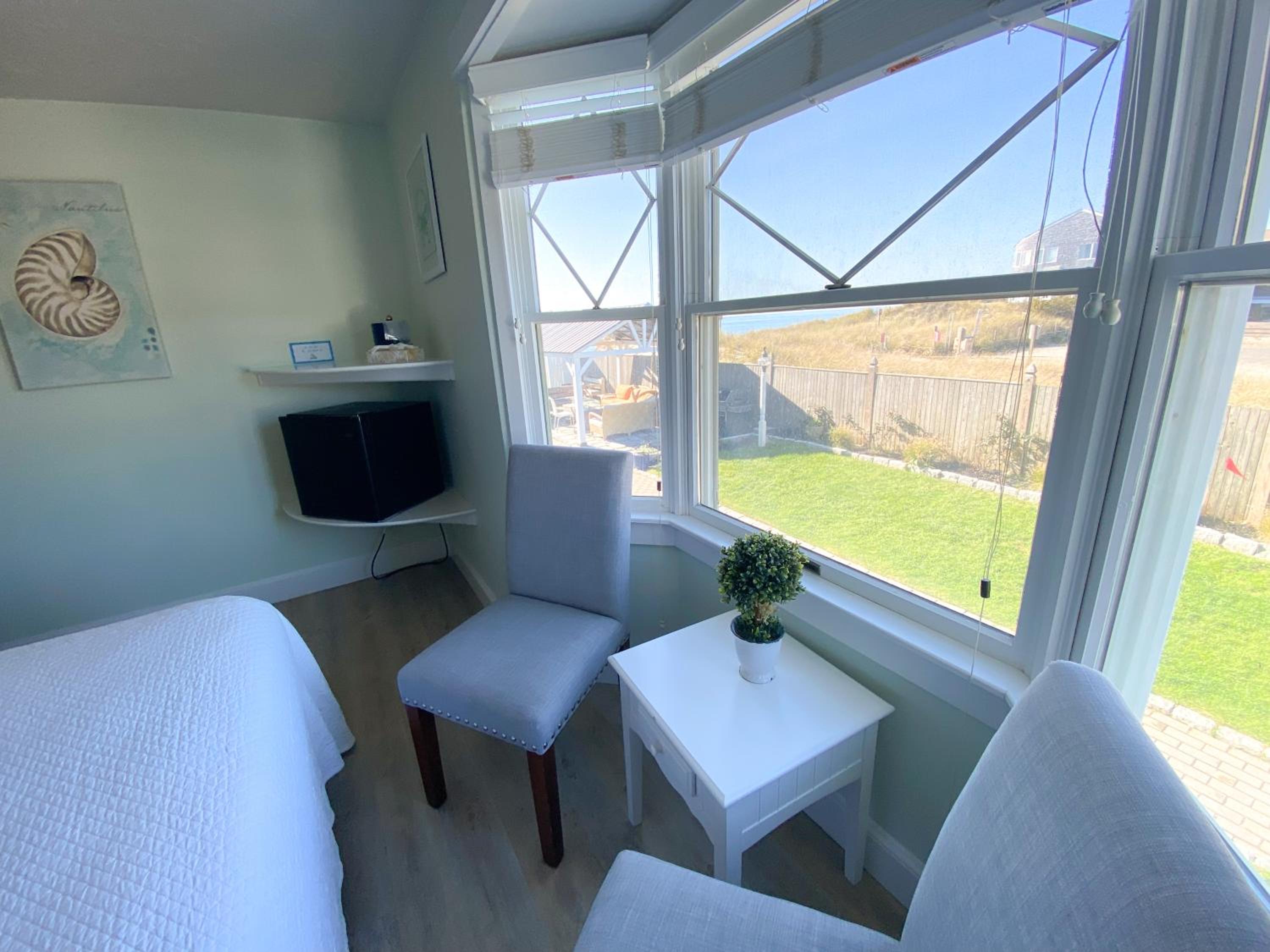 By The Sea Guests Bed & Breakfast and Suites