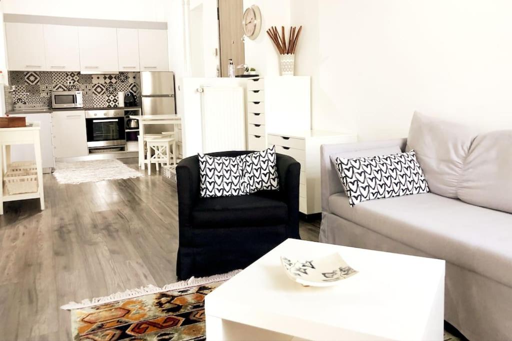 Cozy Studio in Athens Riviera, next to SNFCC
