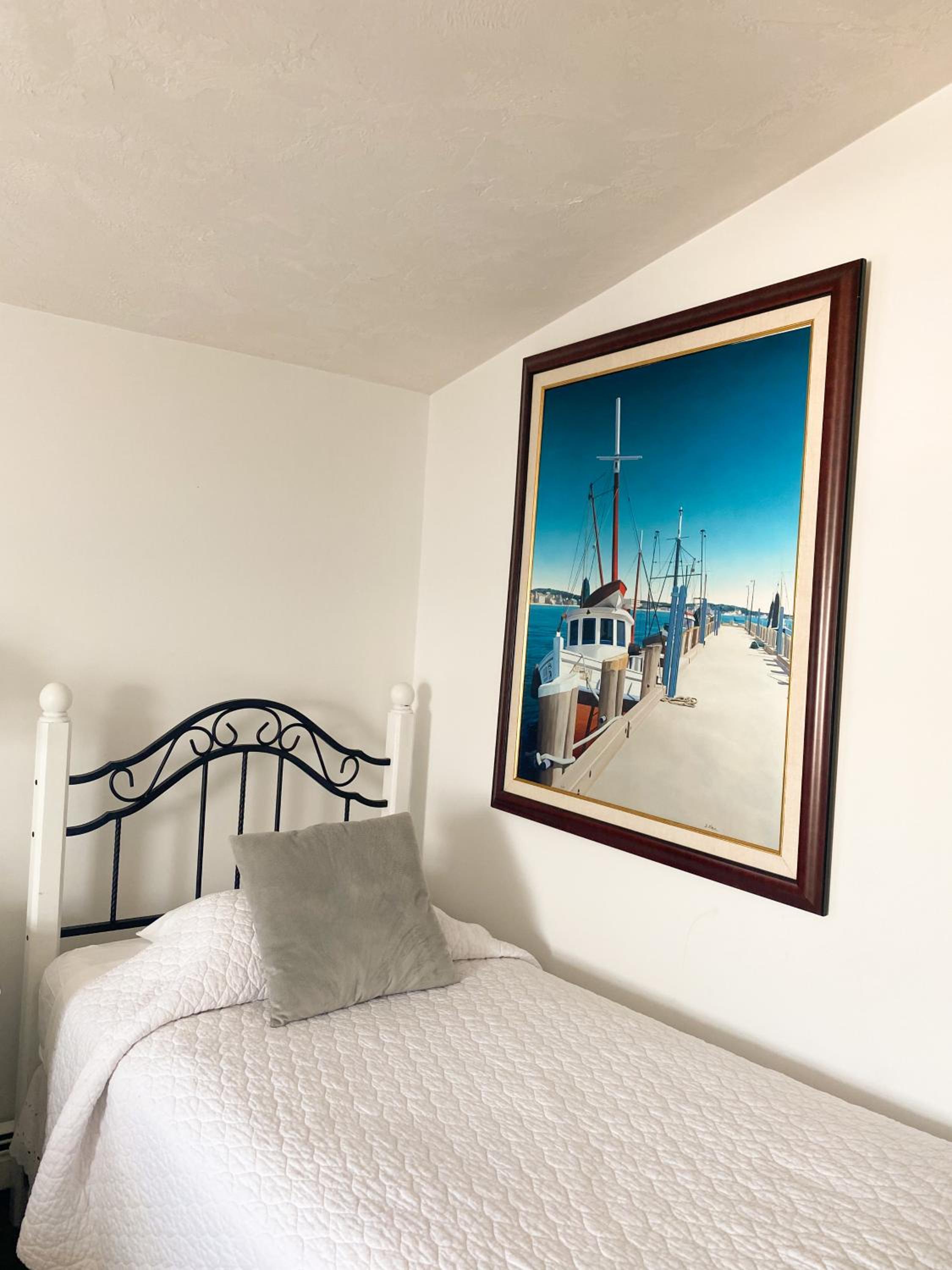 By The Sea Guests Bed & Breakfast and Suites