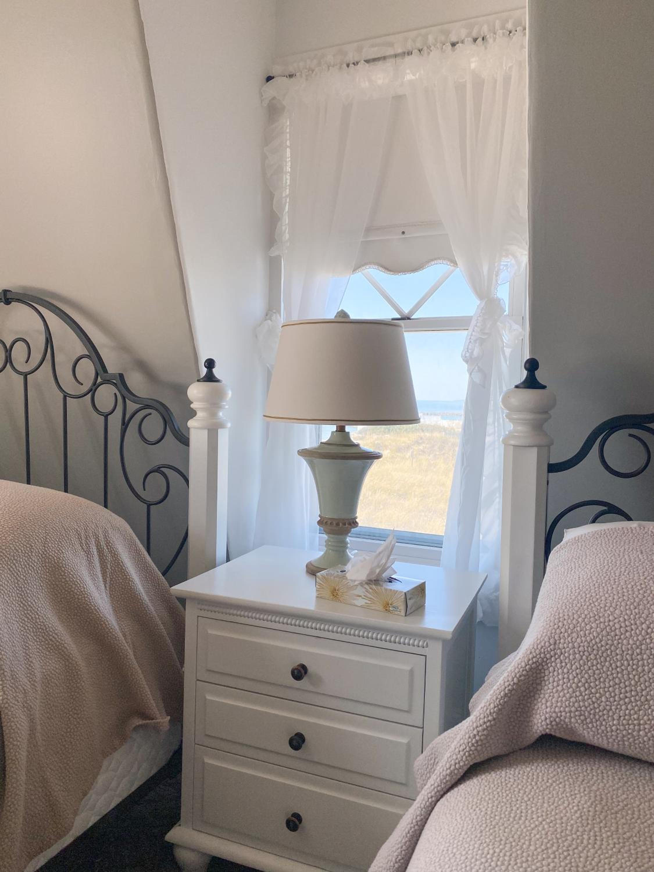 By The Sea Guests Bed & Breakfast and Suites