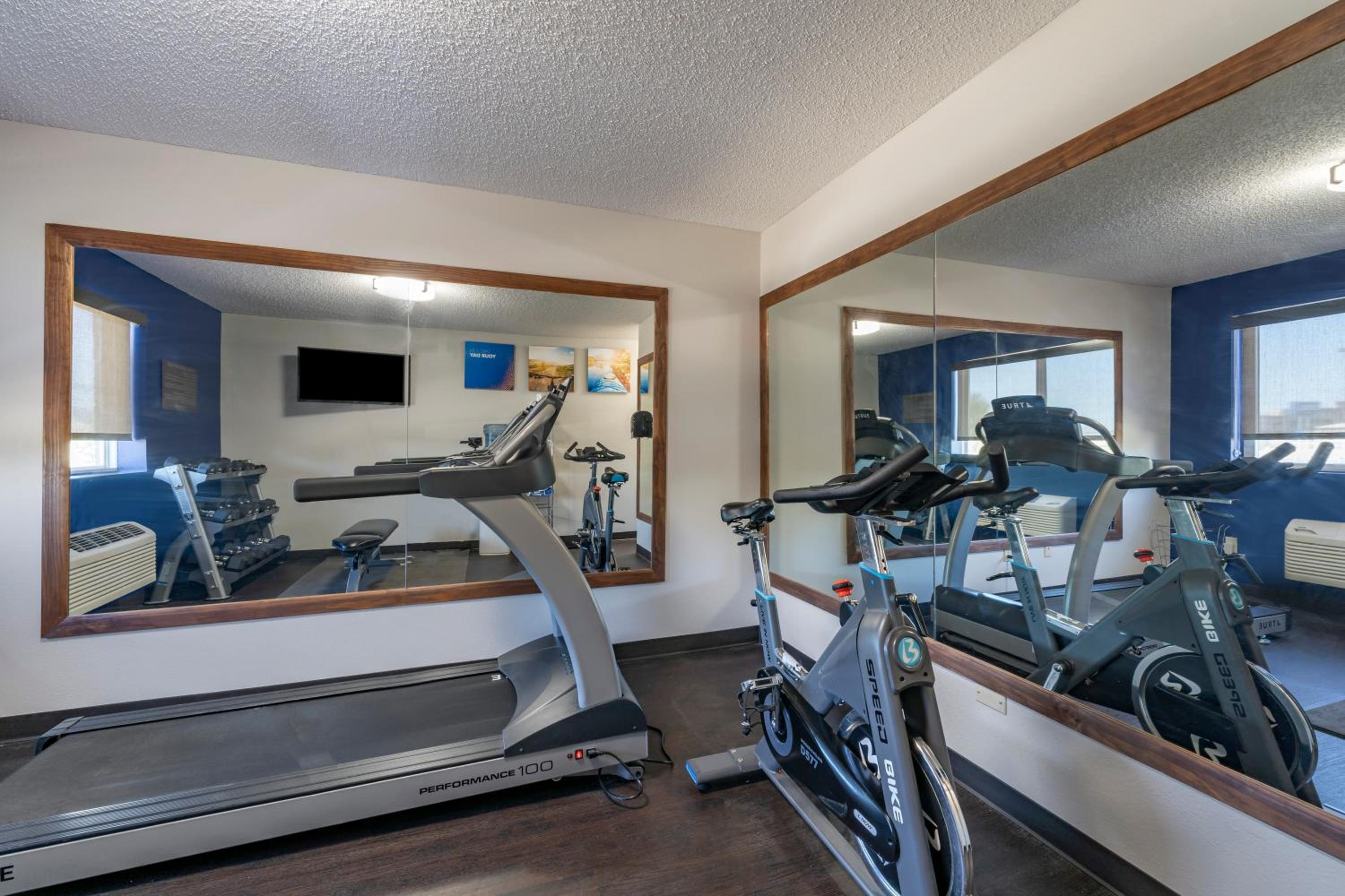 Hays Vacations - Comfort Inn  Suites Hays I-70 - Property Image 12