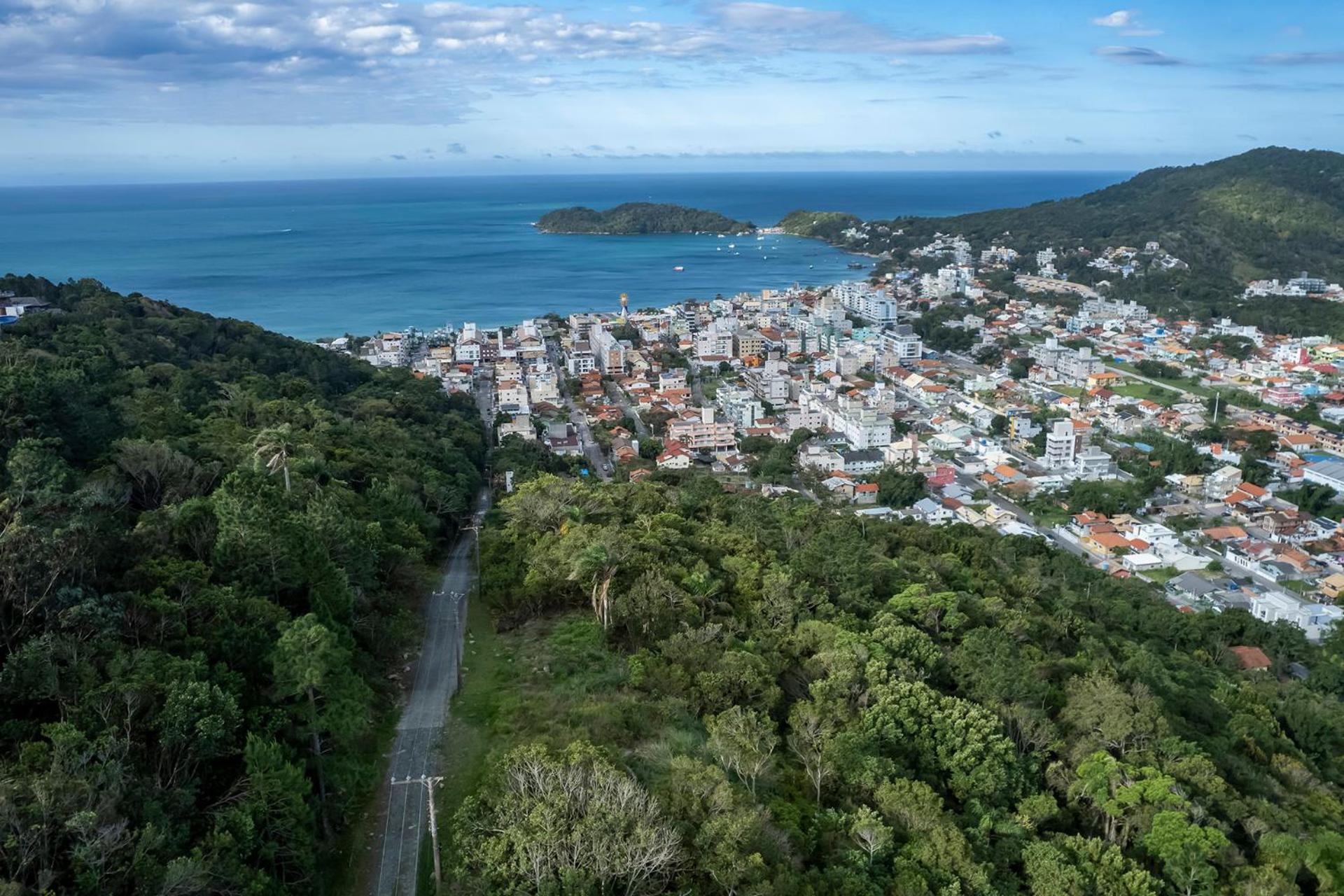 Casa 2, 3 ou 4 pessoas vista incrível com piscina centro Bombinhas carro 4x4 ou potente