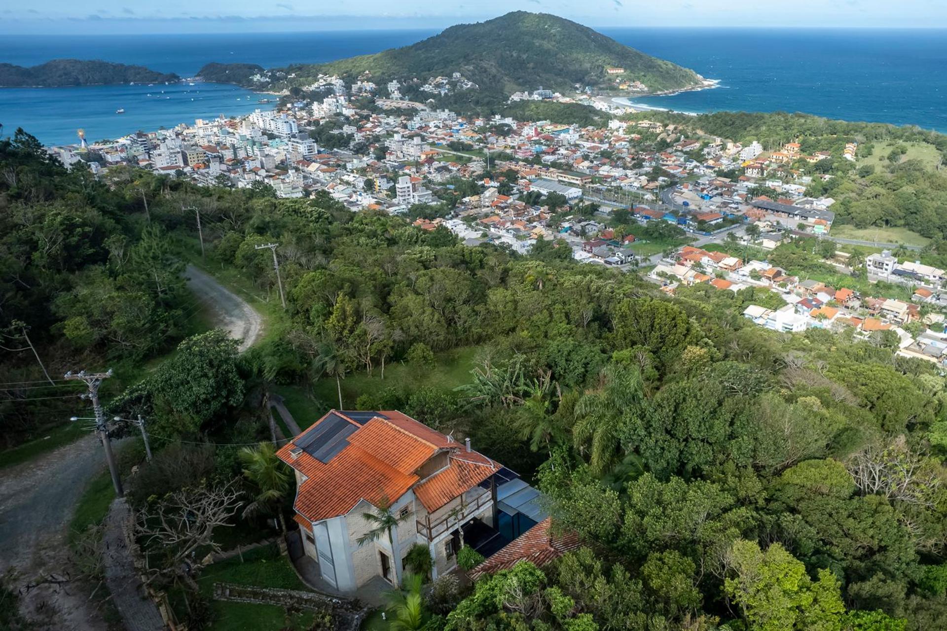 Casa 2, 3 ou 4 pessoas vista incrível com piscina centro Bombinhas carro 4x4 ou potente