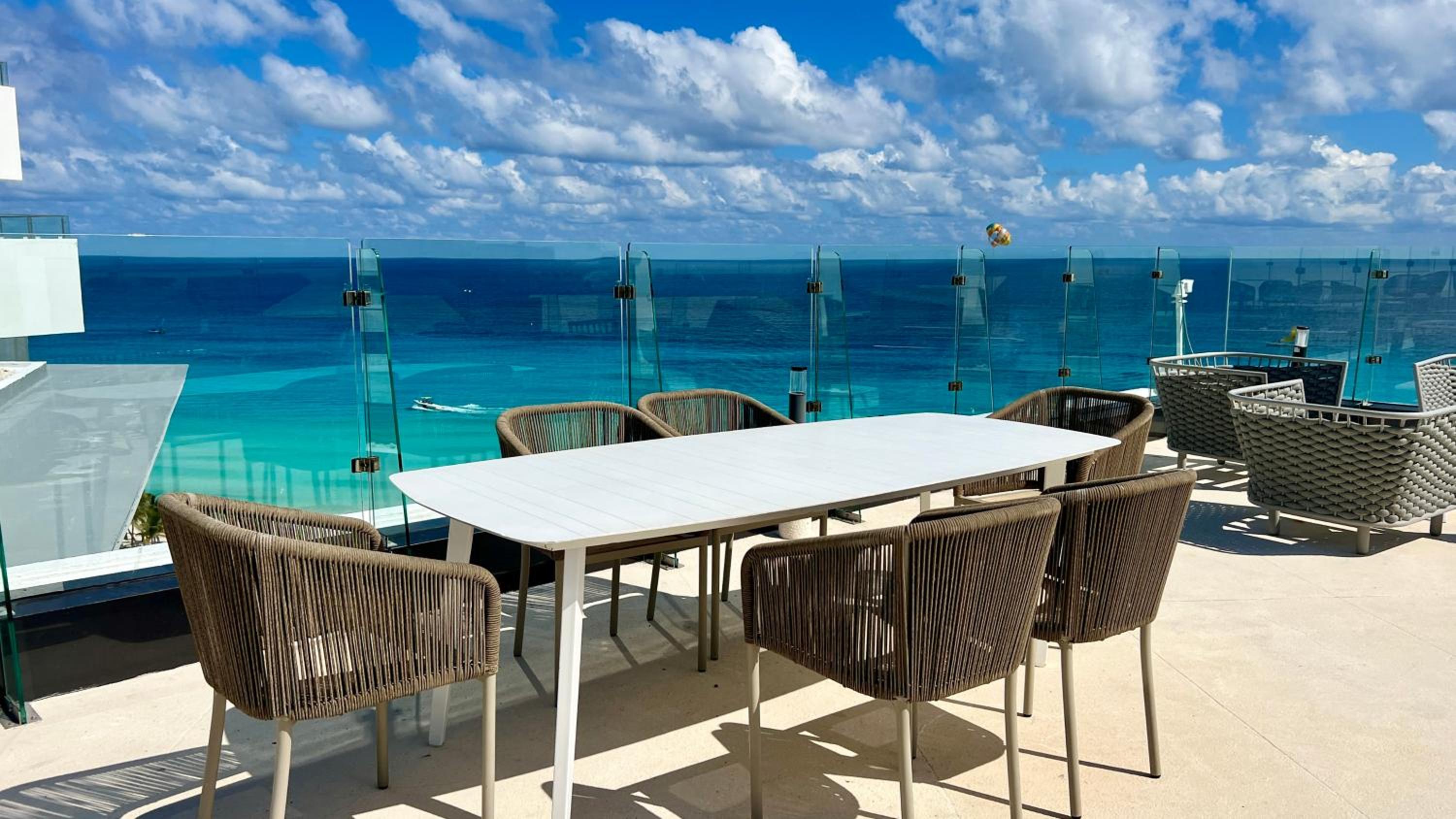 Xcanan Loft On Park Royal, the best area in Cancún right on the beach