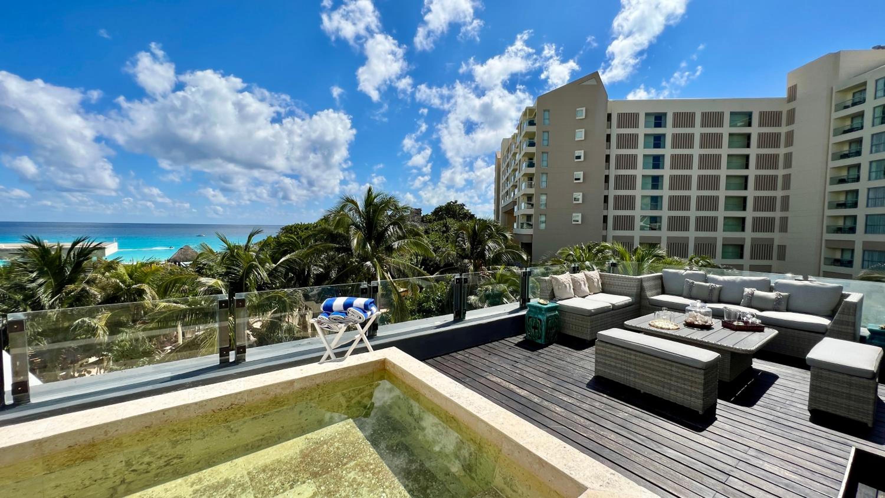 Xcanan Loft On Park Royal, the best area in Cancún right on the beach