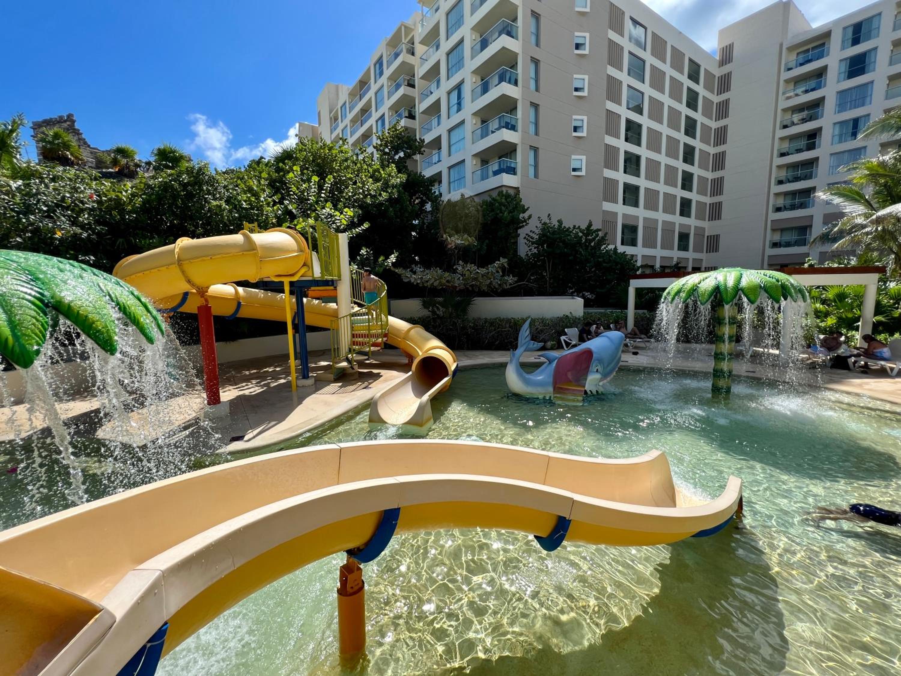 Xcanan Loft On Park Royal, the best area in Cancún right on the beach