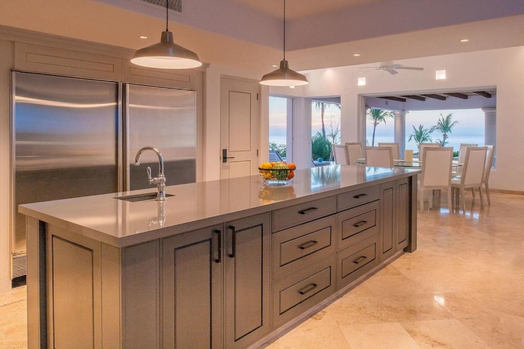 Stunning 6bd Villa in Palmilla! Fully Staffed w Chauffeur and Yacht included! view 3