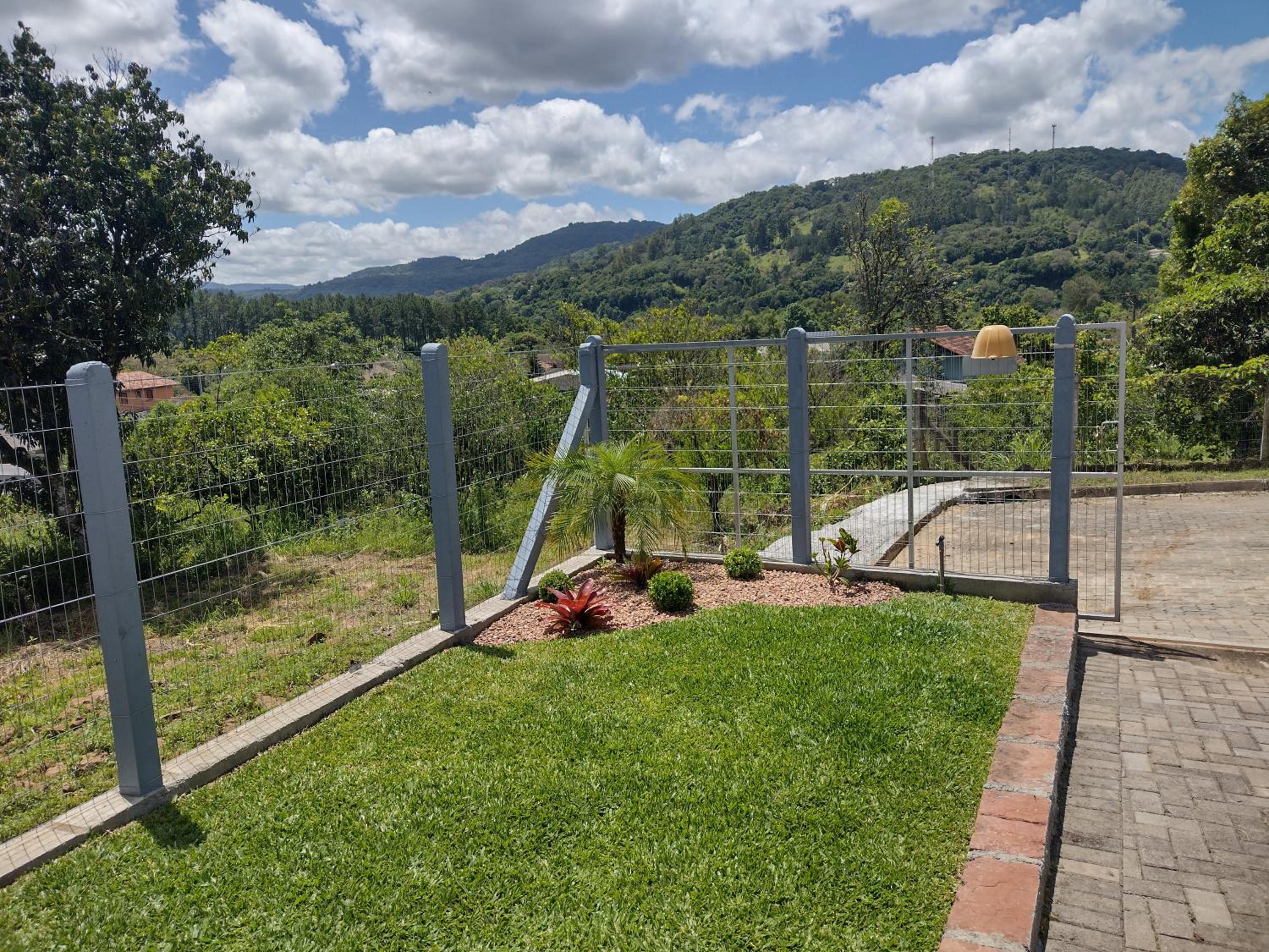 Grey House, próximo a Gramado e ao Templo Budista