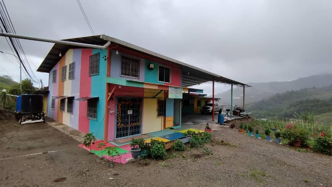MAK Homestay UPSTAIRS with 5 Bedrooms photo 1