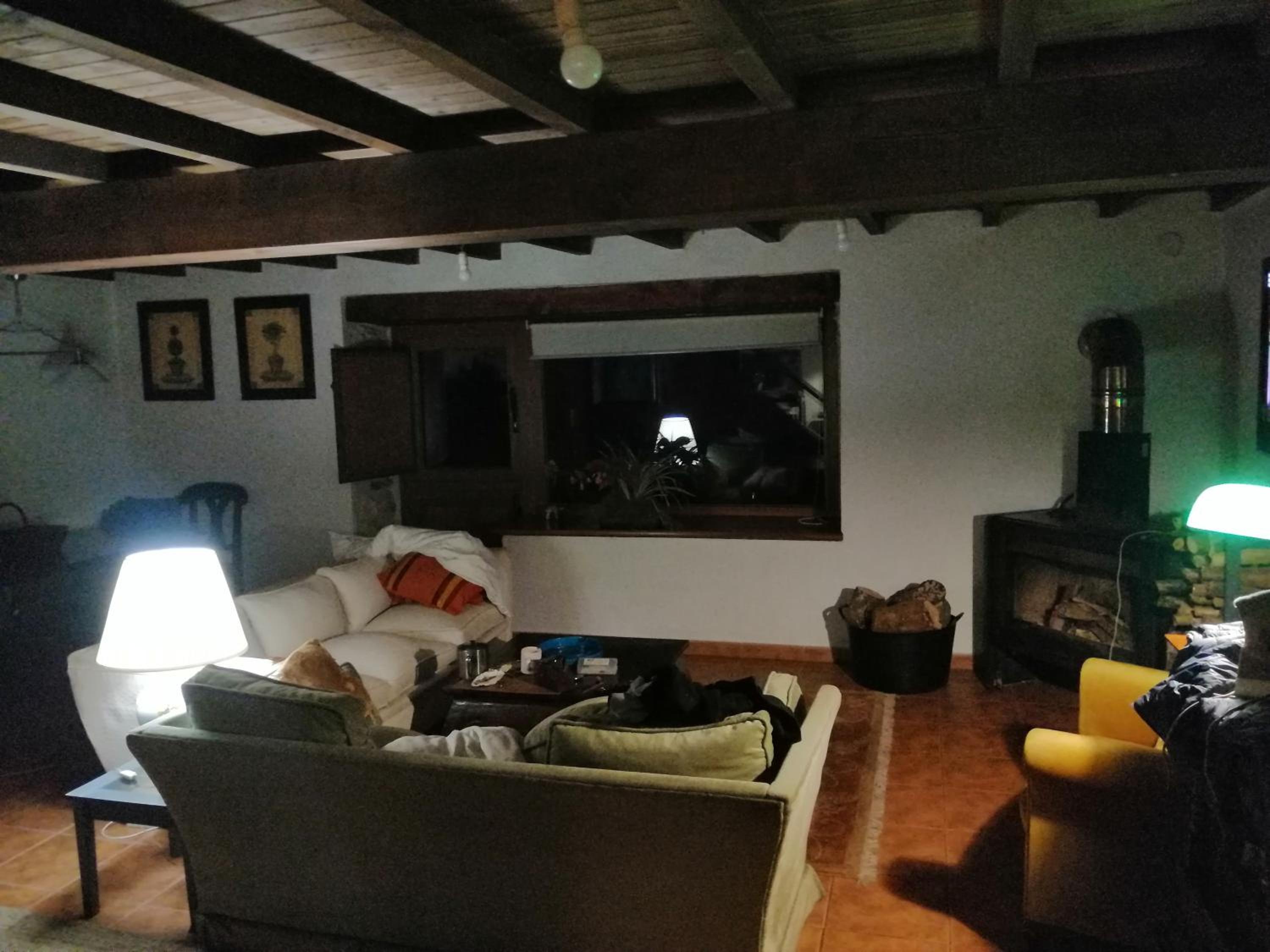 Casa de piedra en pequeña aldea de Ortigueira