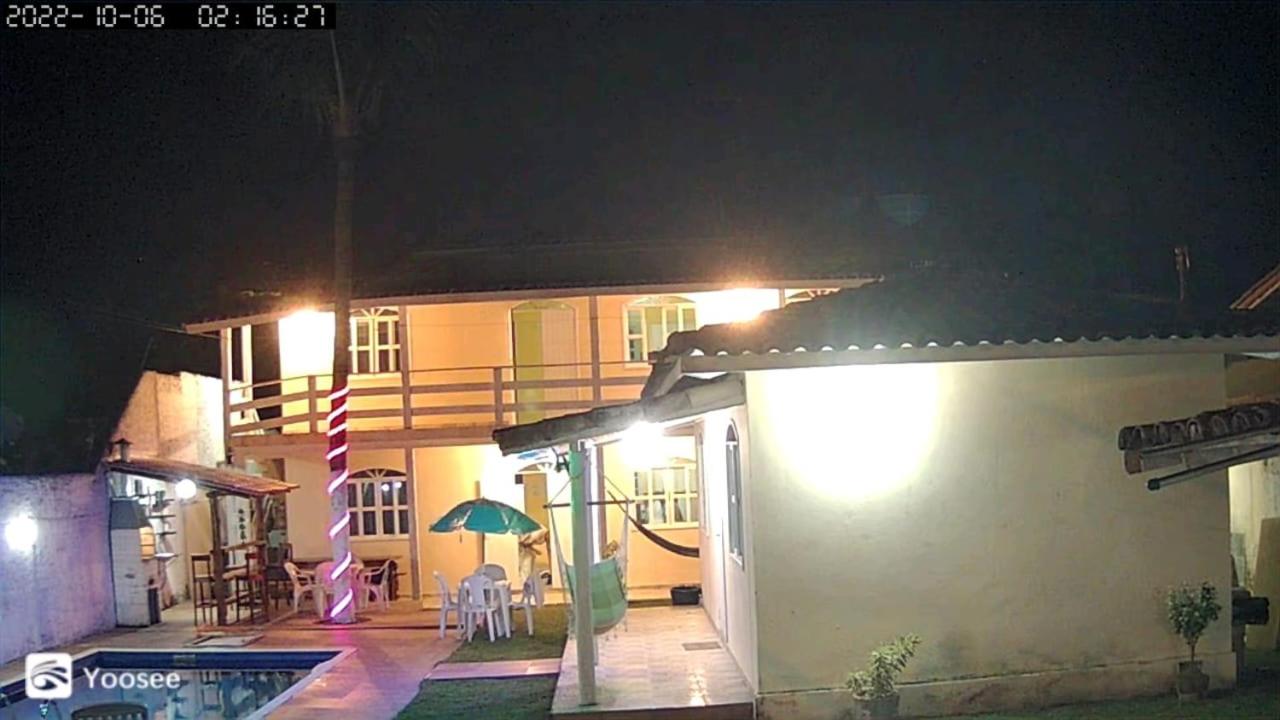 Casa com piscina e estacionamento, próximo á praia
