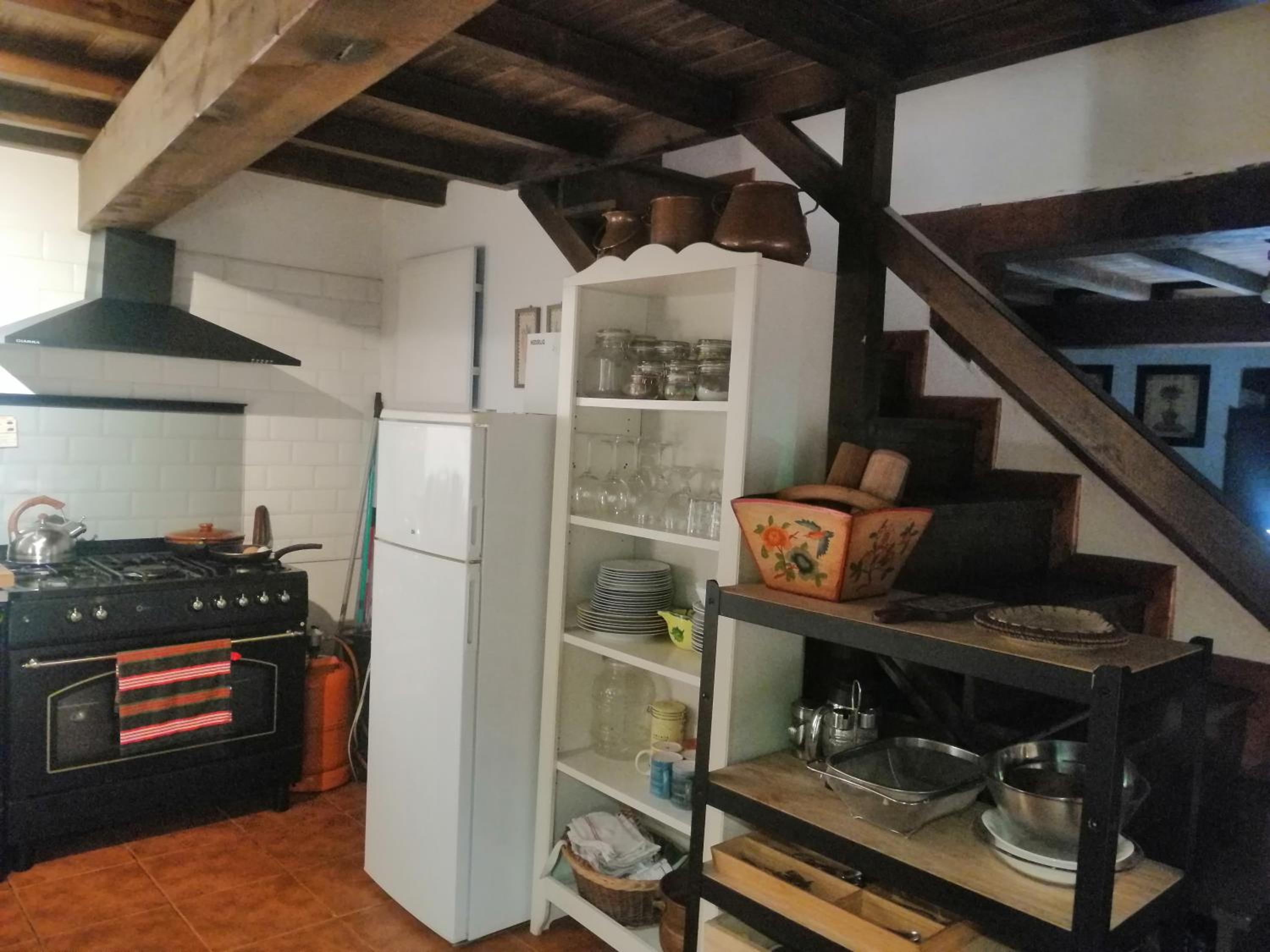 Casa de piedra en pequeña aldea de Ortigueira