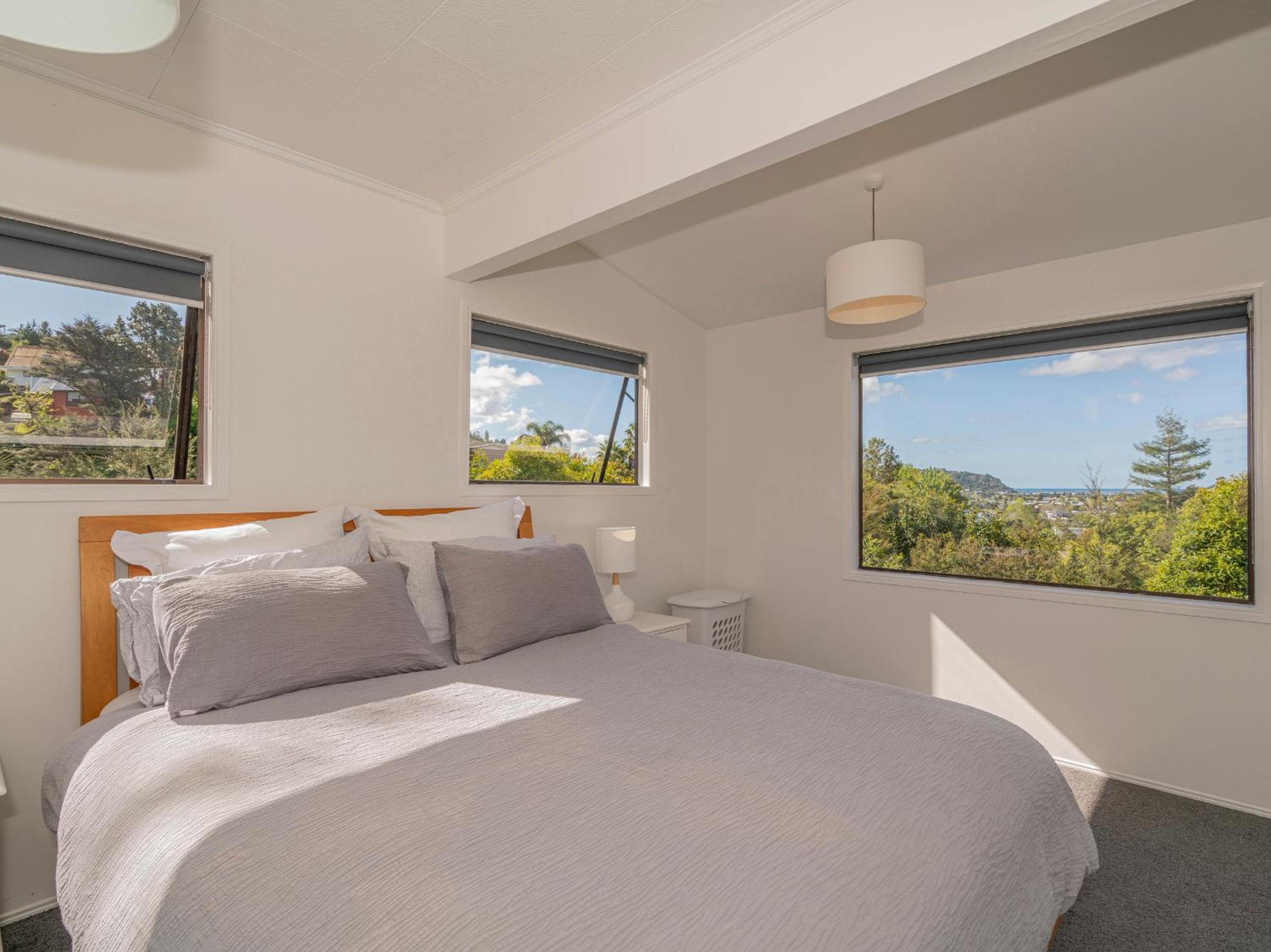 Hillside Haven - Tairua Holiday Home view 5