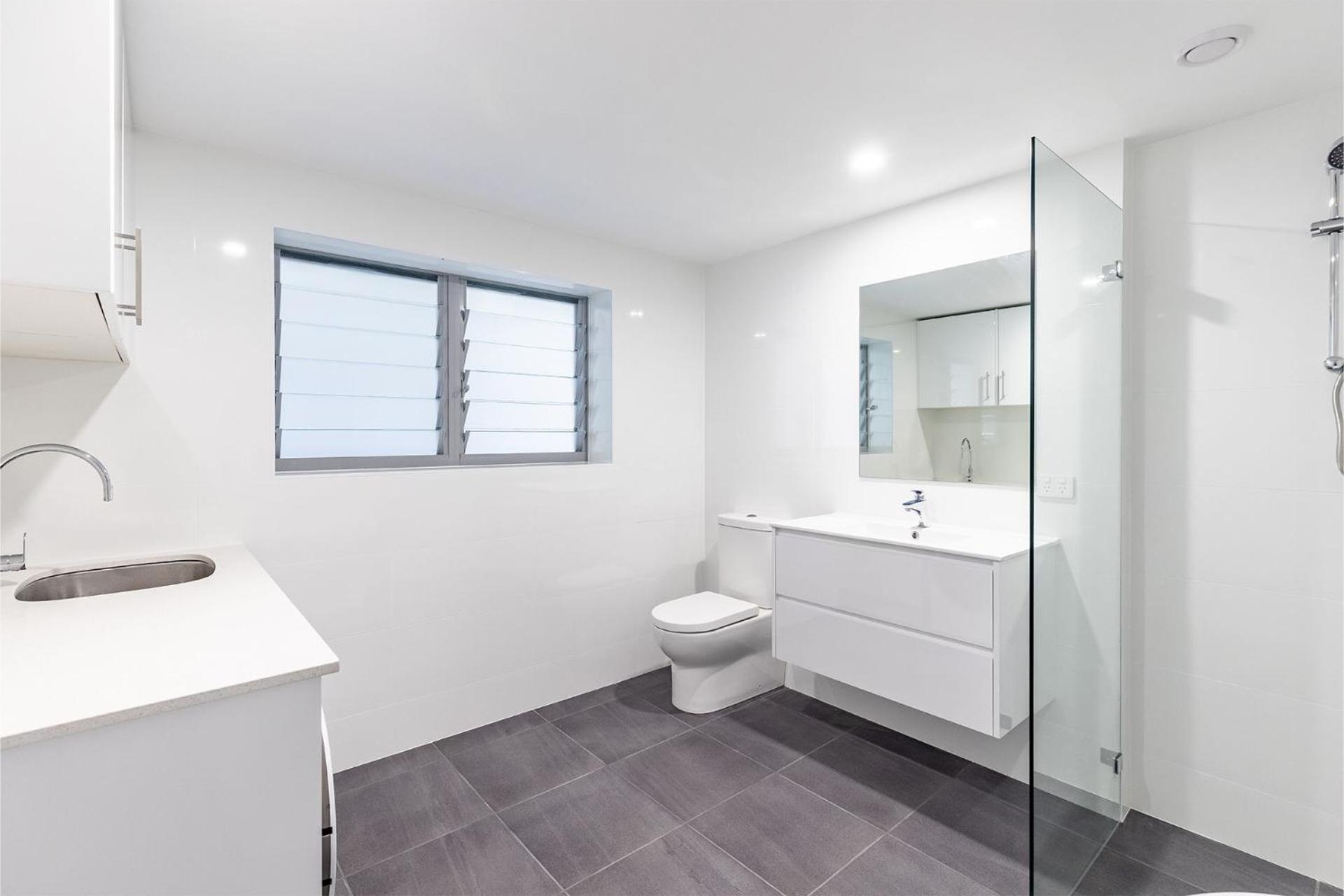 Five Pines Beach House at Birubi 20 Robinson St pet friendly aircon and WiFi