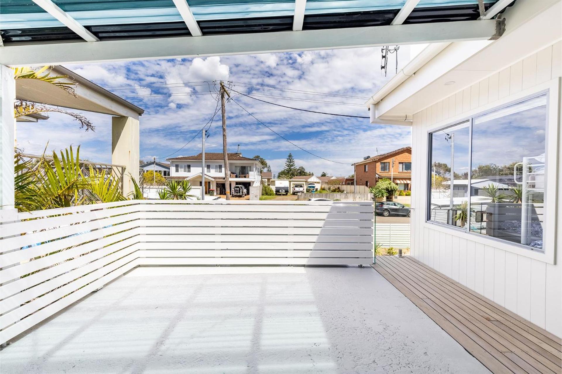 Five Pines Beach House at Birubi 20 Robinson St pet friendly aircon and WiFi