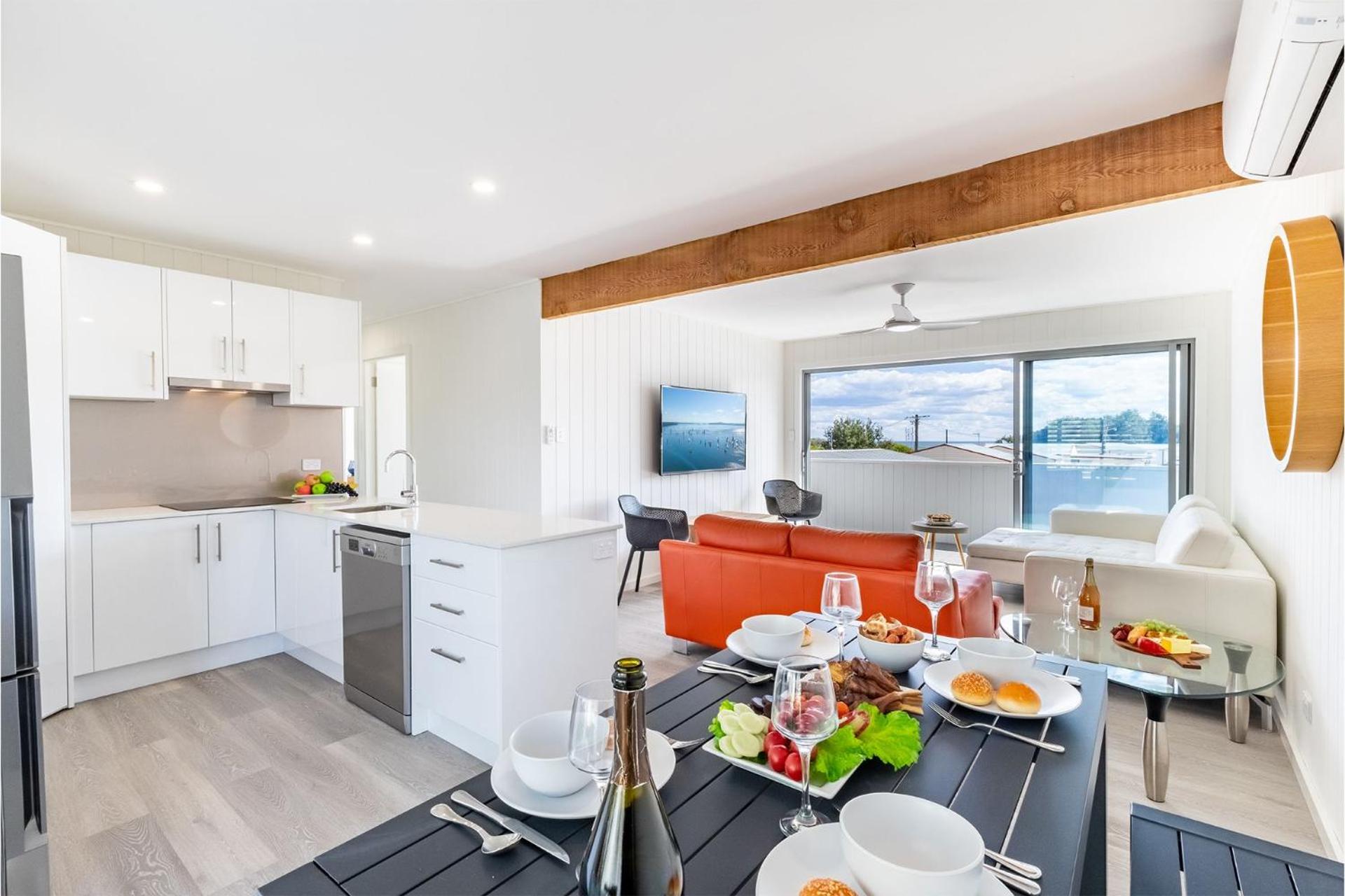 Five Pines Beach House at Birubi 20 Robinson St pet friendly aircon and WiFi