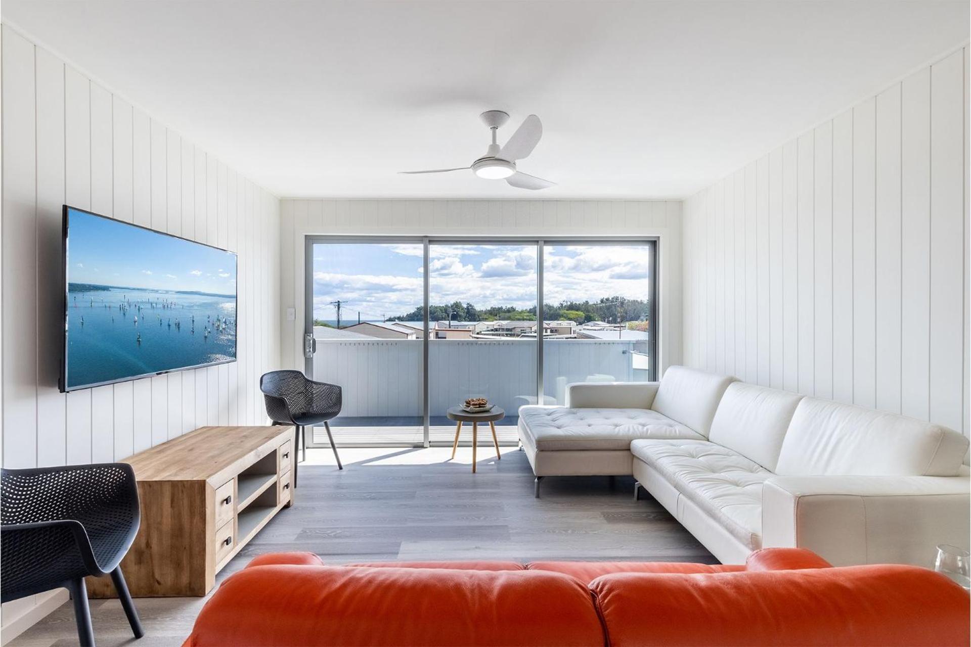 Five Pines Beach House at Birubi 20 Robinson St pet friendly aircon and WiFi