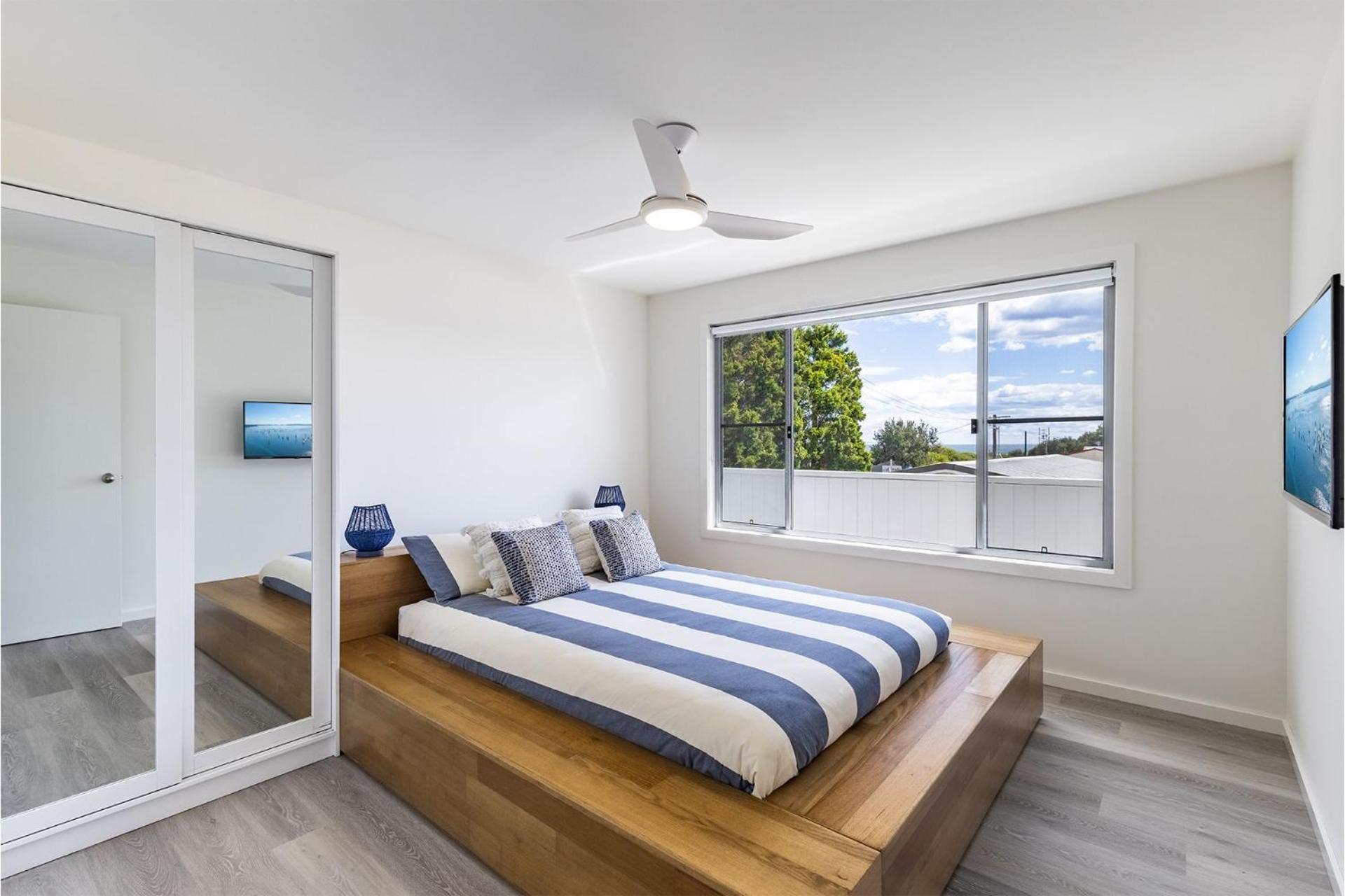 Five Pines Beach House at Birubi 20 Robinson St pet friendly aircon and WiFi