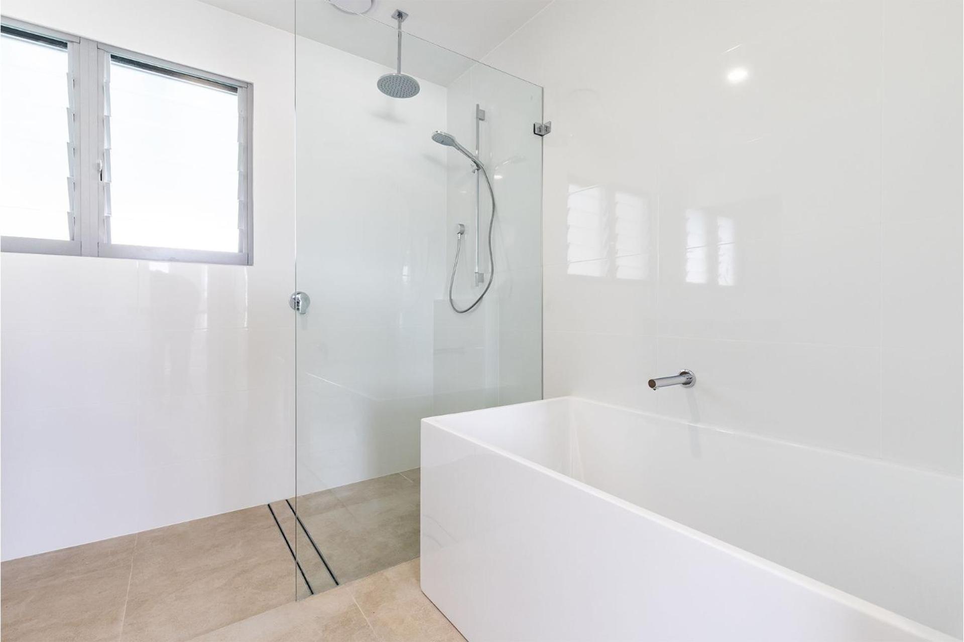 Five Pines Beach House at Birubi 20 Robinson St pet friendly aircon and WiFi