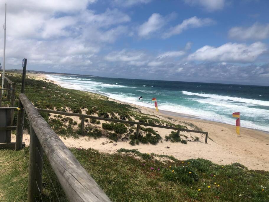 Between the Beach Flags Private Luxury Family Fun Hideaway