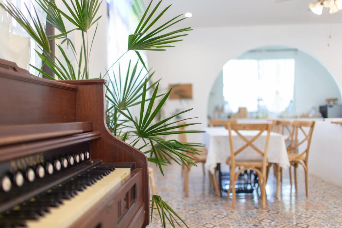 Hotel In the heart of the city. Spacious five bedrooms. - Image 1