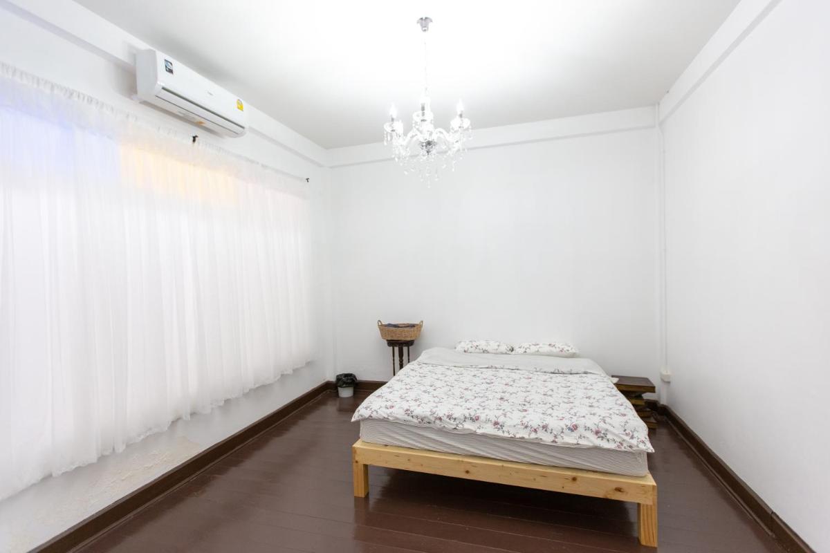 In the heart of the city. Spacious five bedrooms. view 5