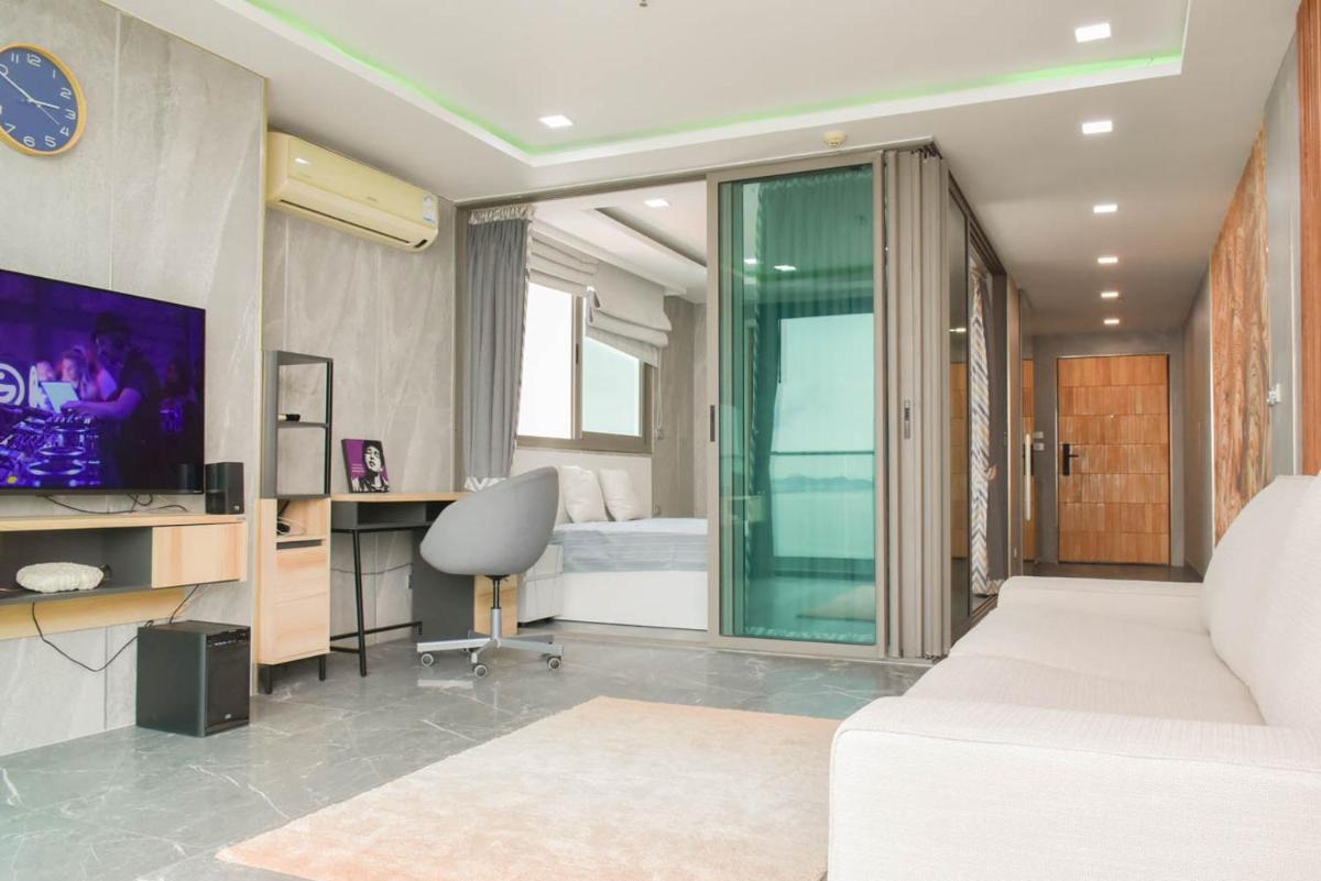 Hotel Wongamat Tower Condominium - Image 1