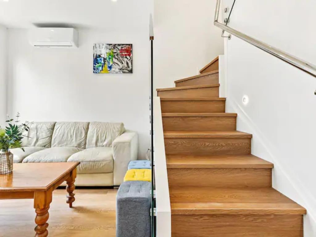 Stunning Three Bedroom Townhouse with Free Parking view 3