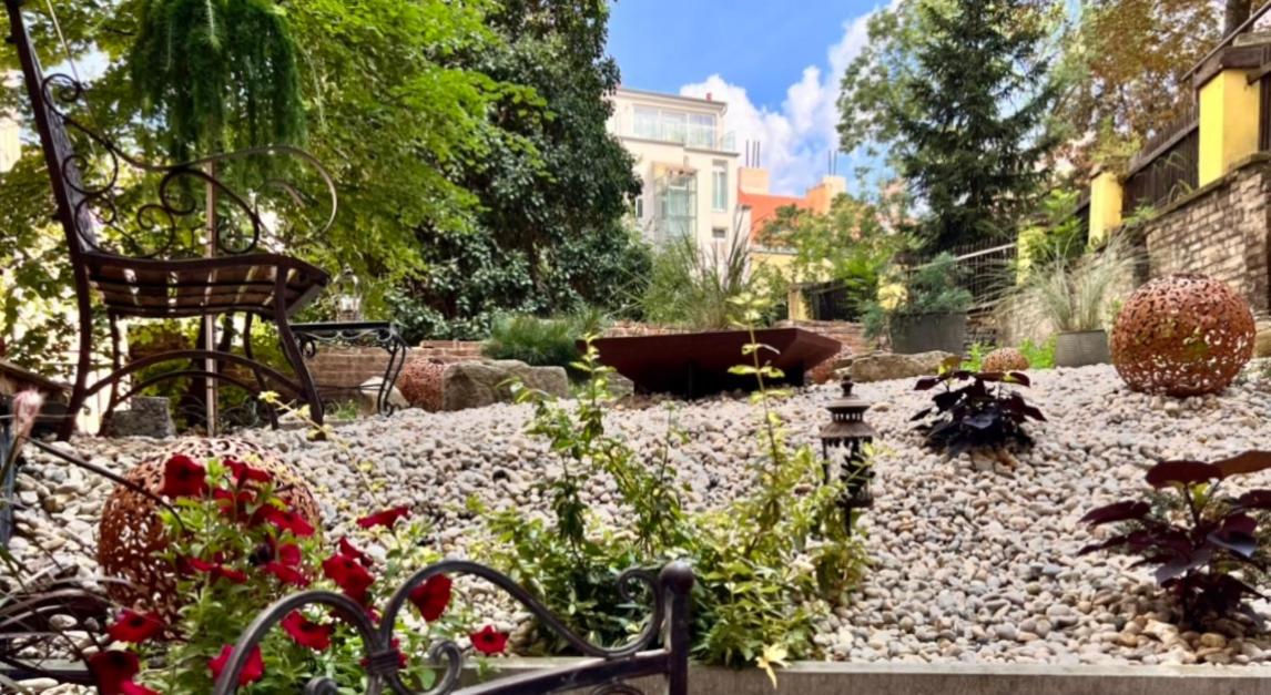 Amazing flat with garden, Vinohrady near center