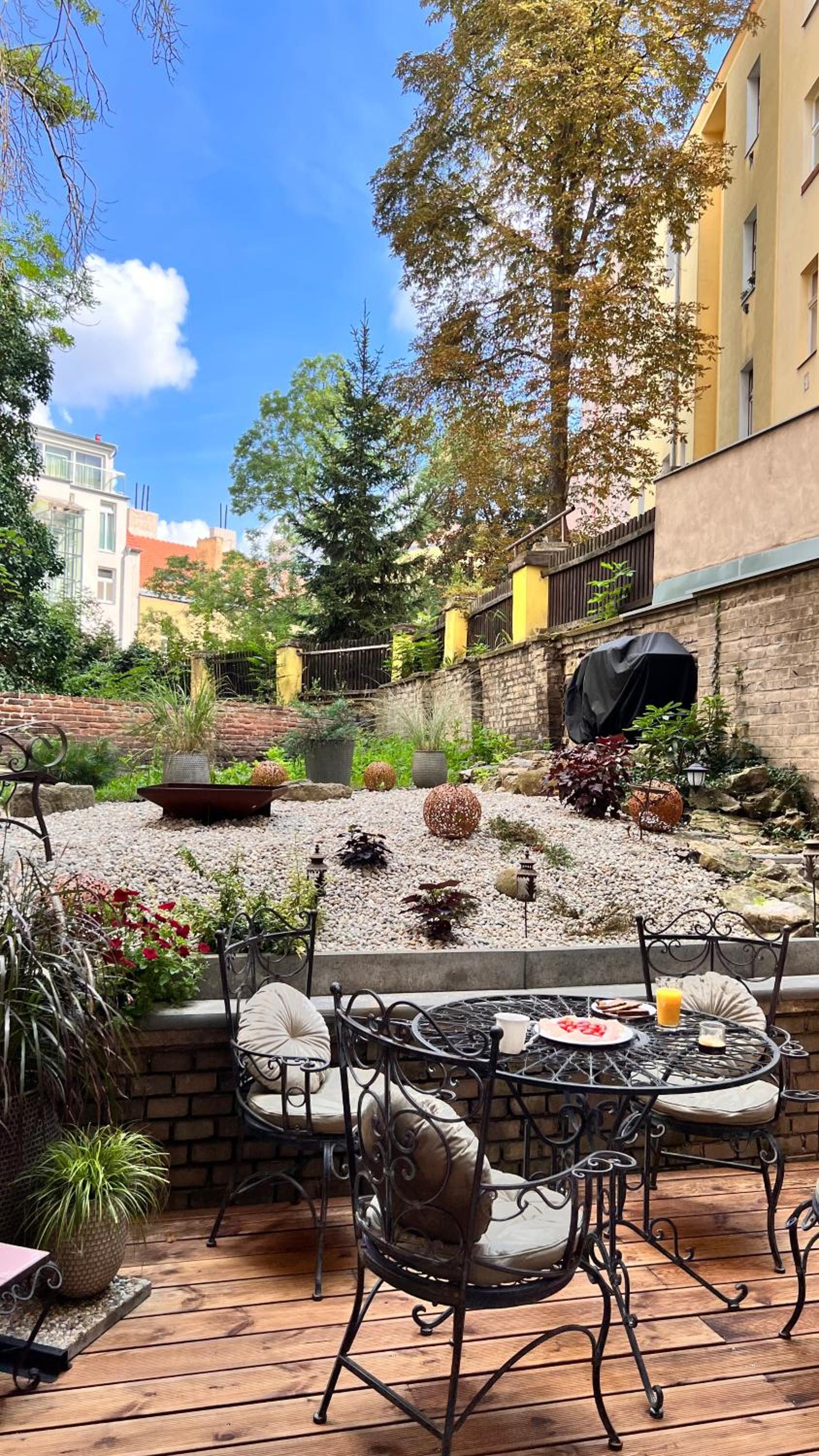 Amazing flat with garden, Vinohrady near center