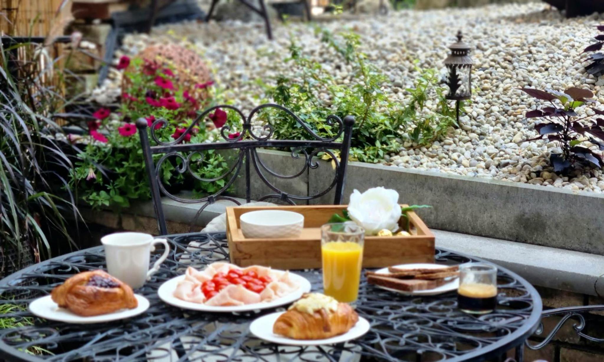 Amazing flat with garden, Vinohrady near center