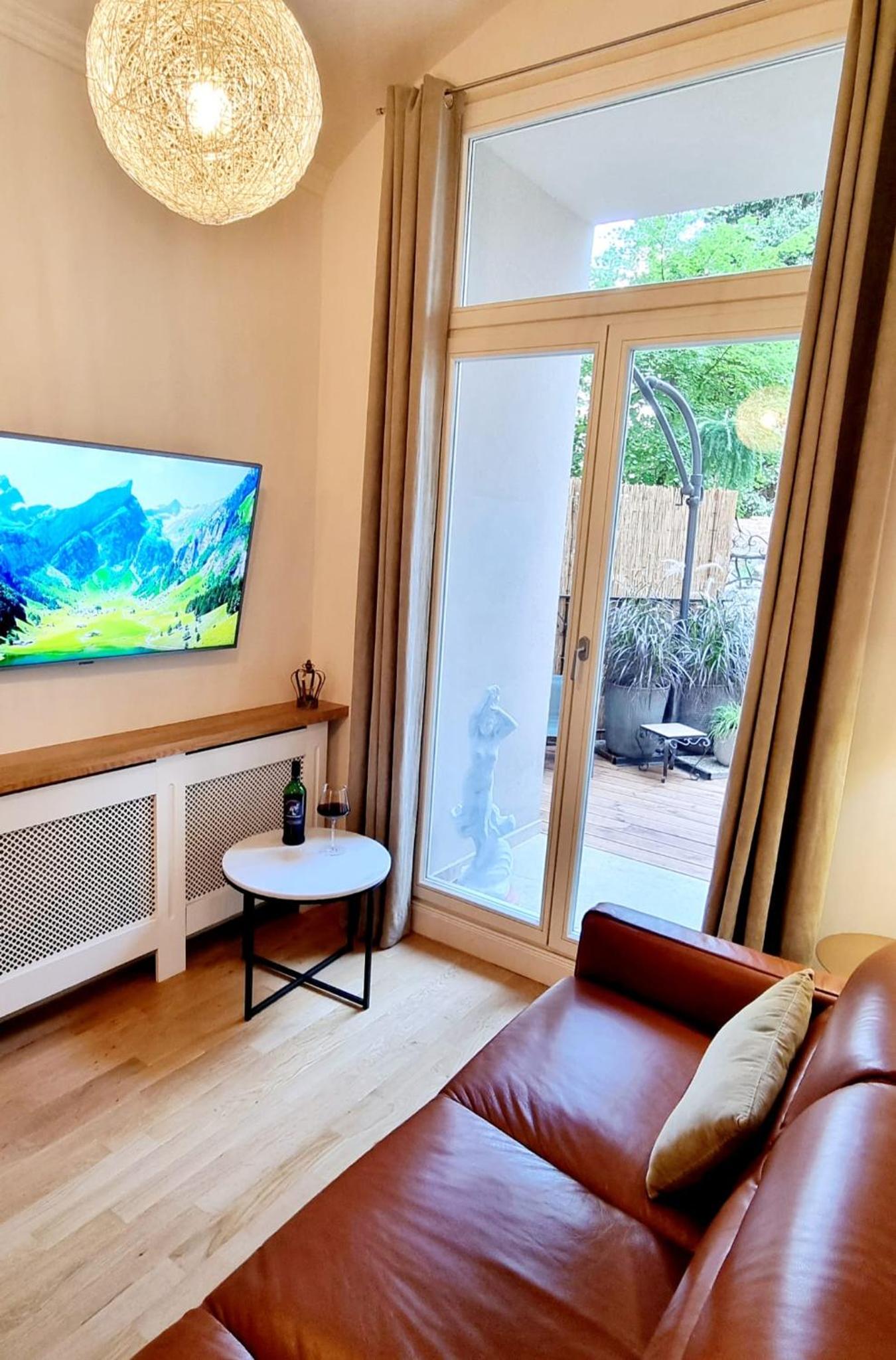Amazing flat with garden, Vinohrady near center