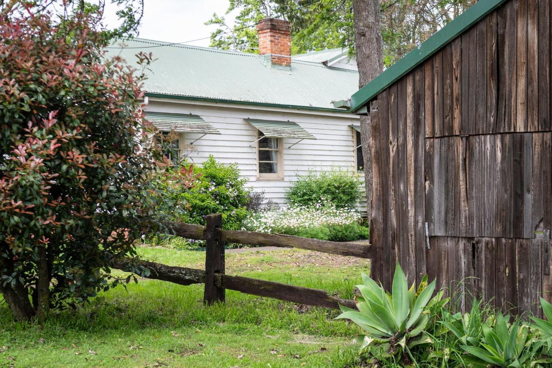 Tatbern Park Cottage Wallalong